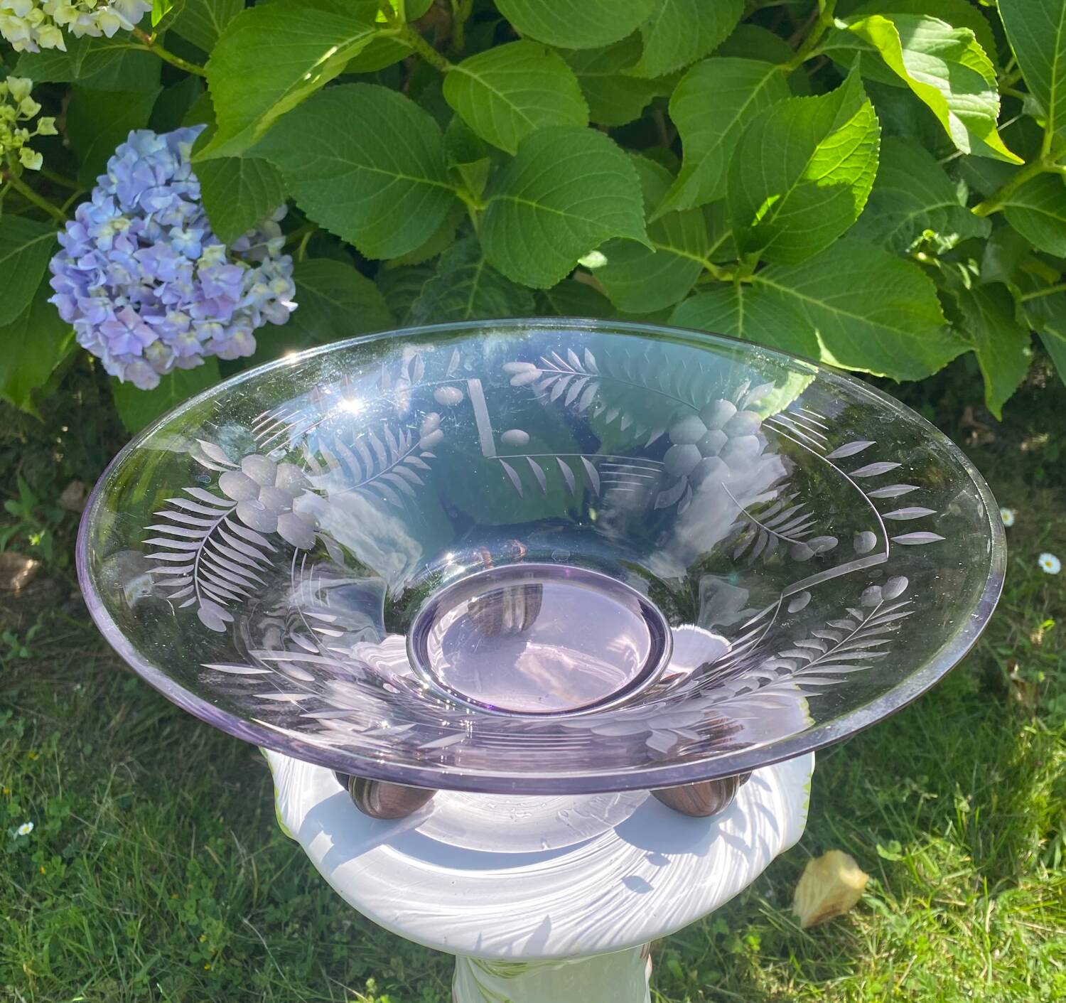 Art Deco bowl on silver foot