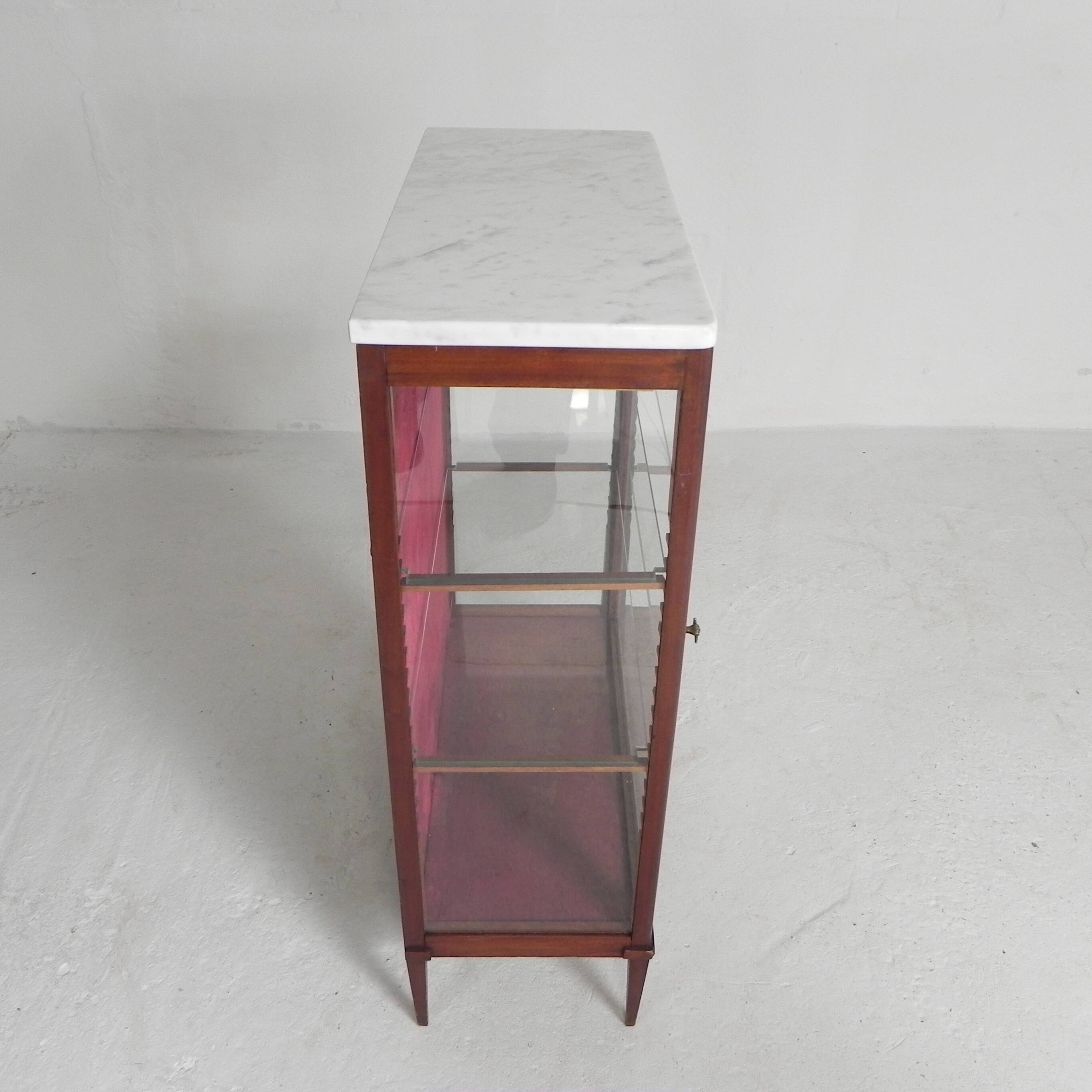 Mahogany display cabinet with marble top, 1920s