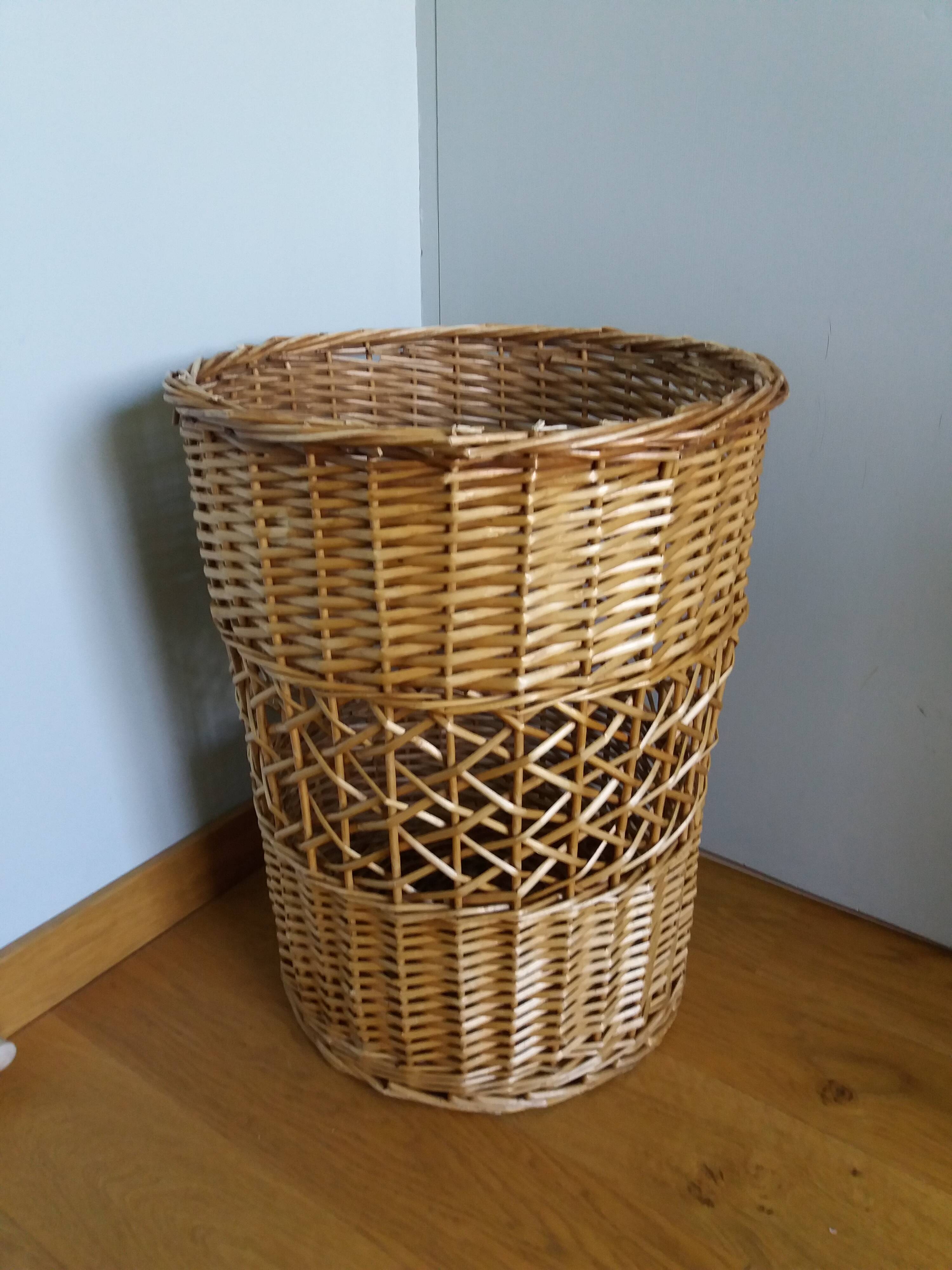 Wicker laundry basket
