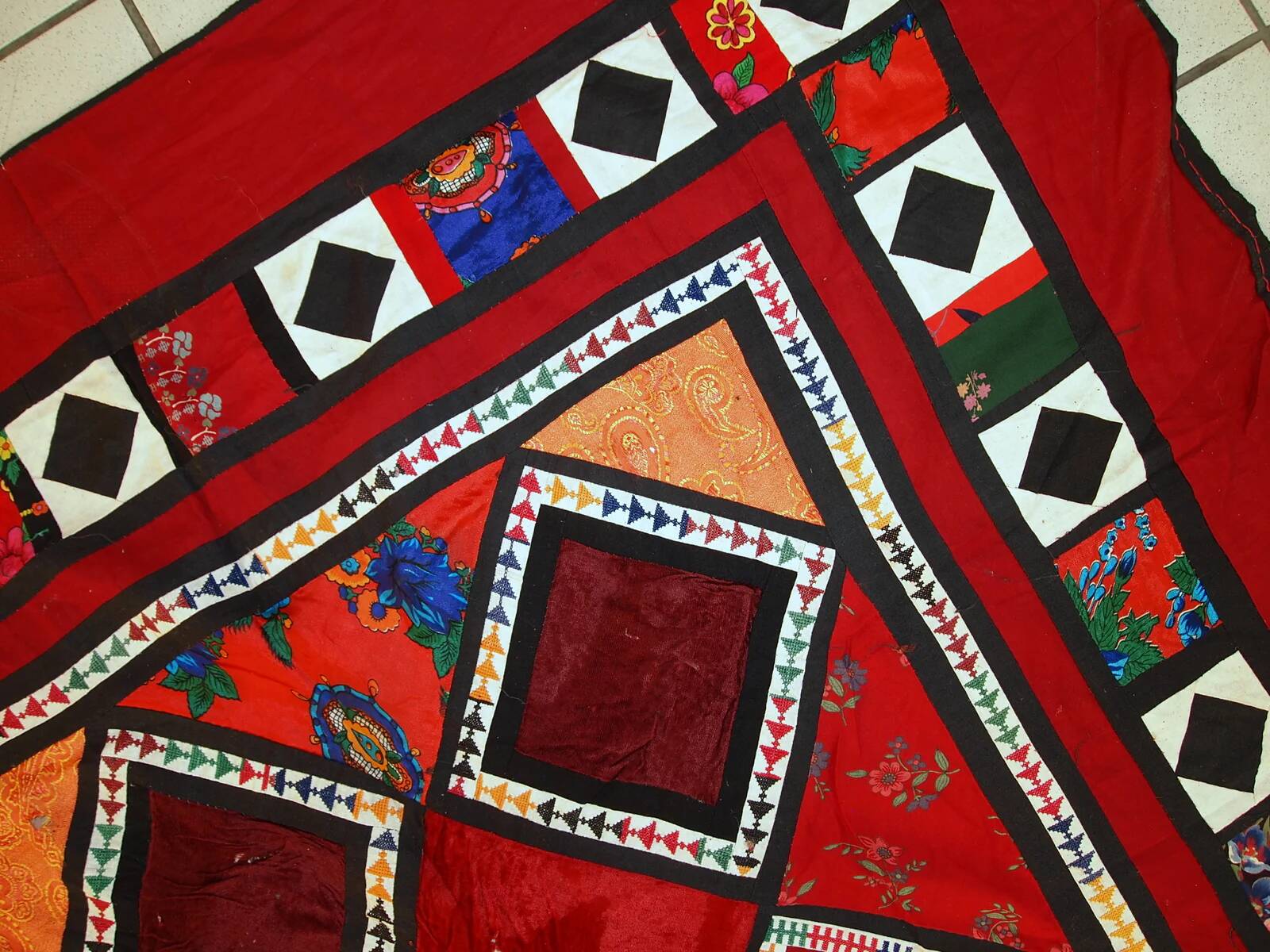 Handmade vintage Uzbek Suzani patchwork kilim 129cm x 227cm, 1960s