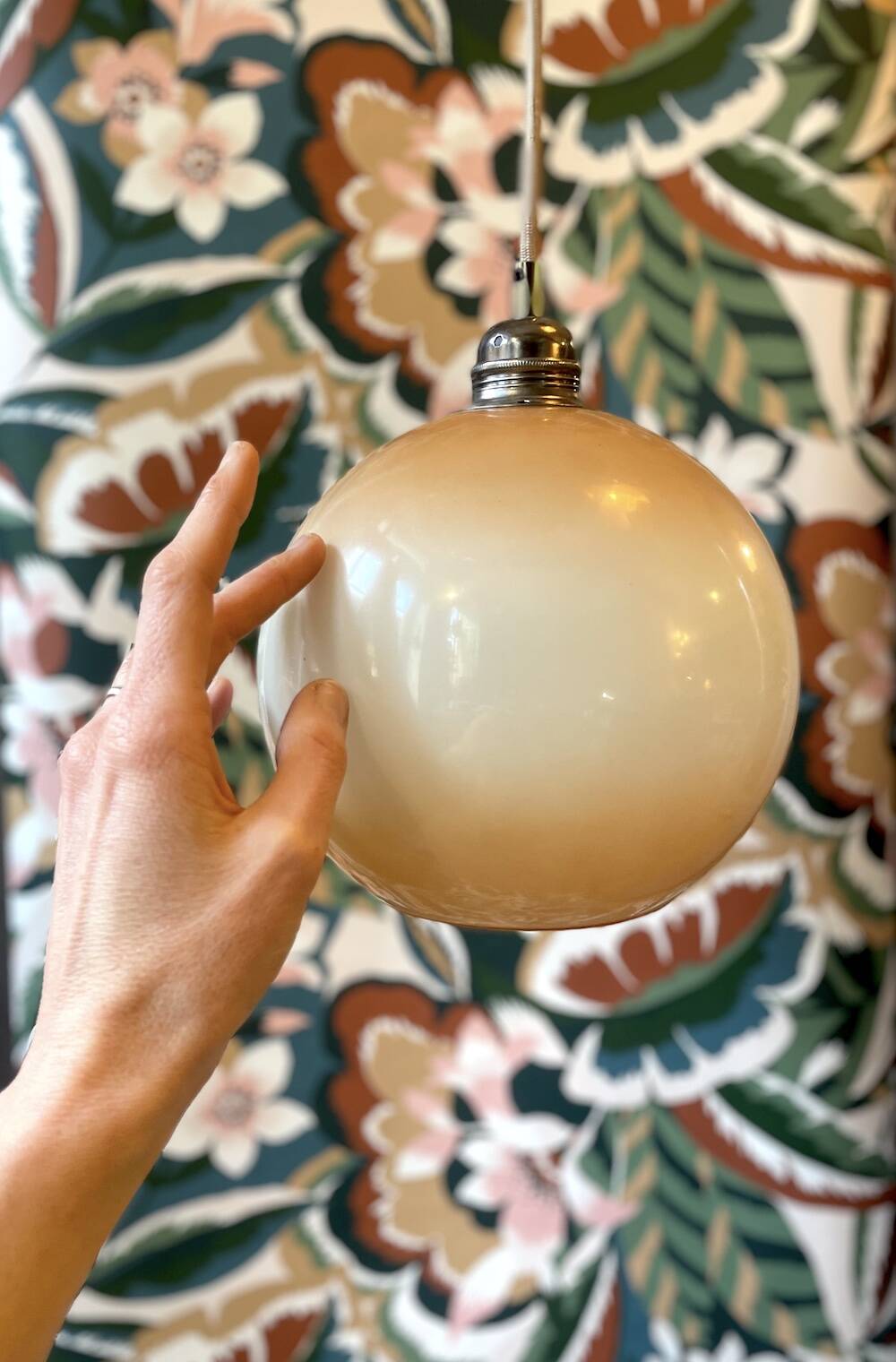 Gradient Glass Suspension Globe