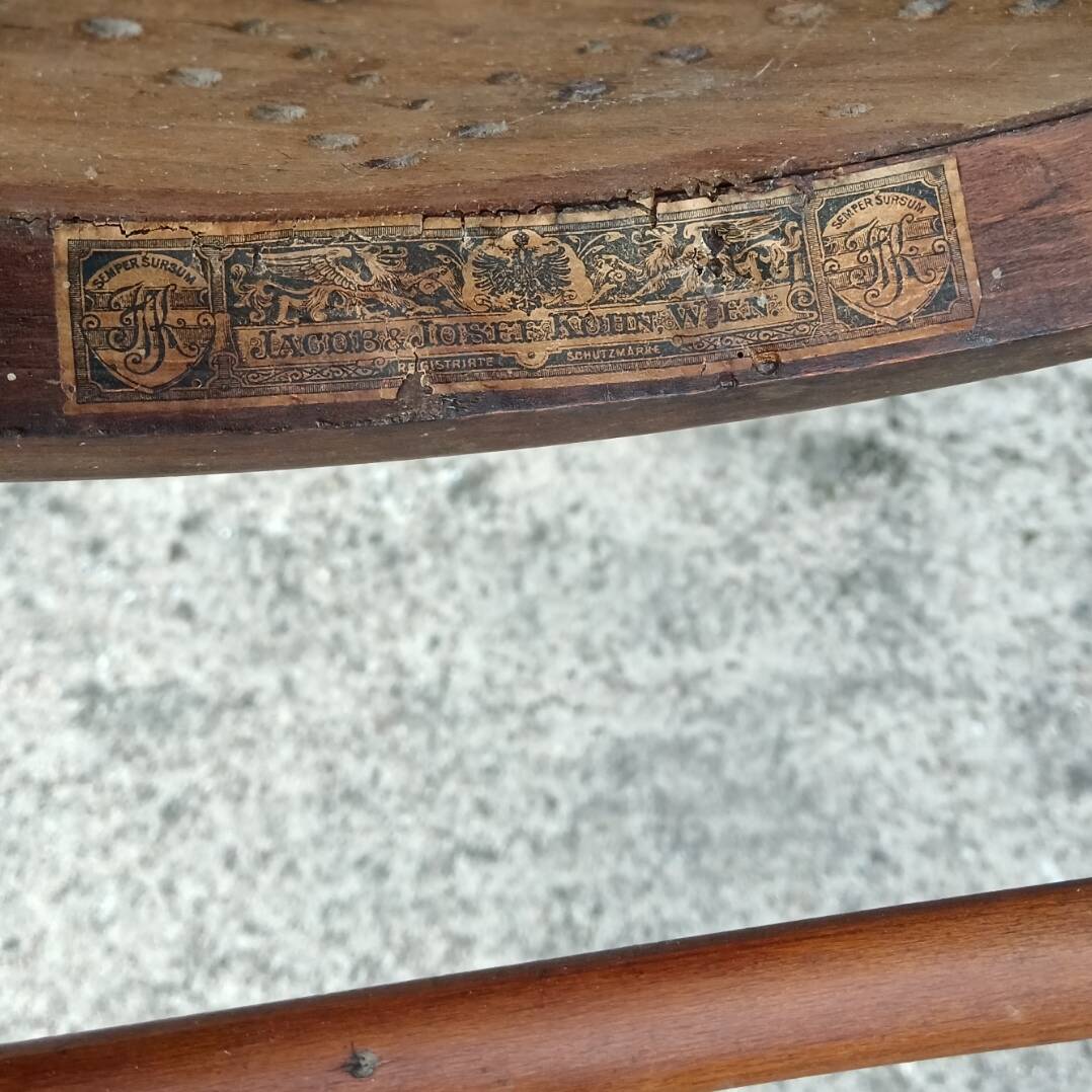Bsitrot chair in curved wood signed J&J Kohn, Vienna 1930