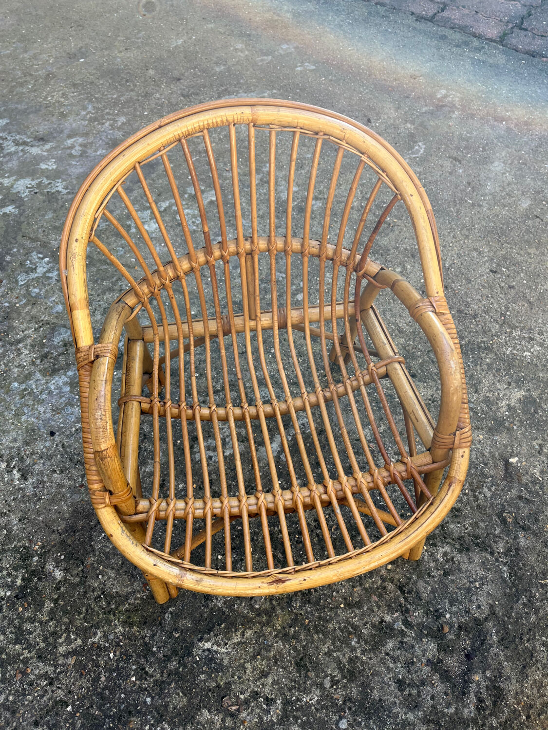 Bureau et fauteuil enfant en rotin vintage