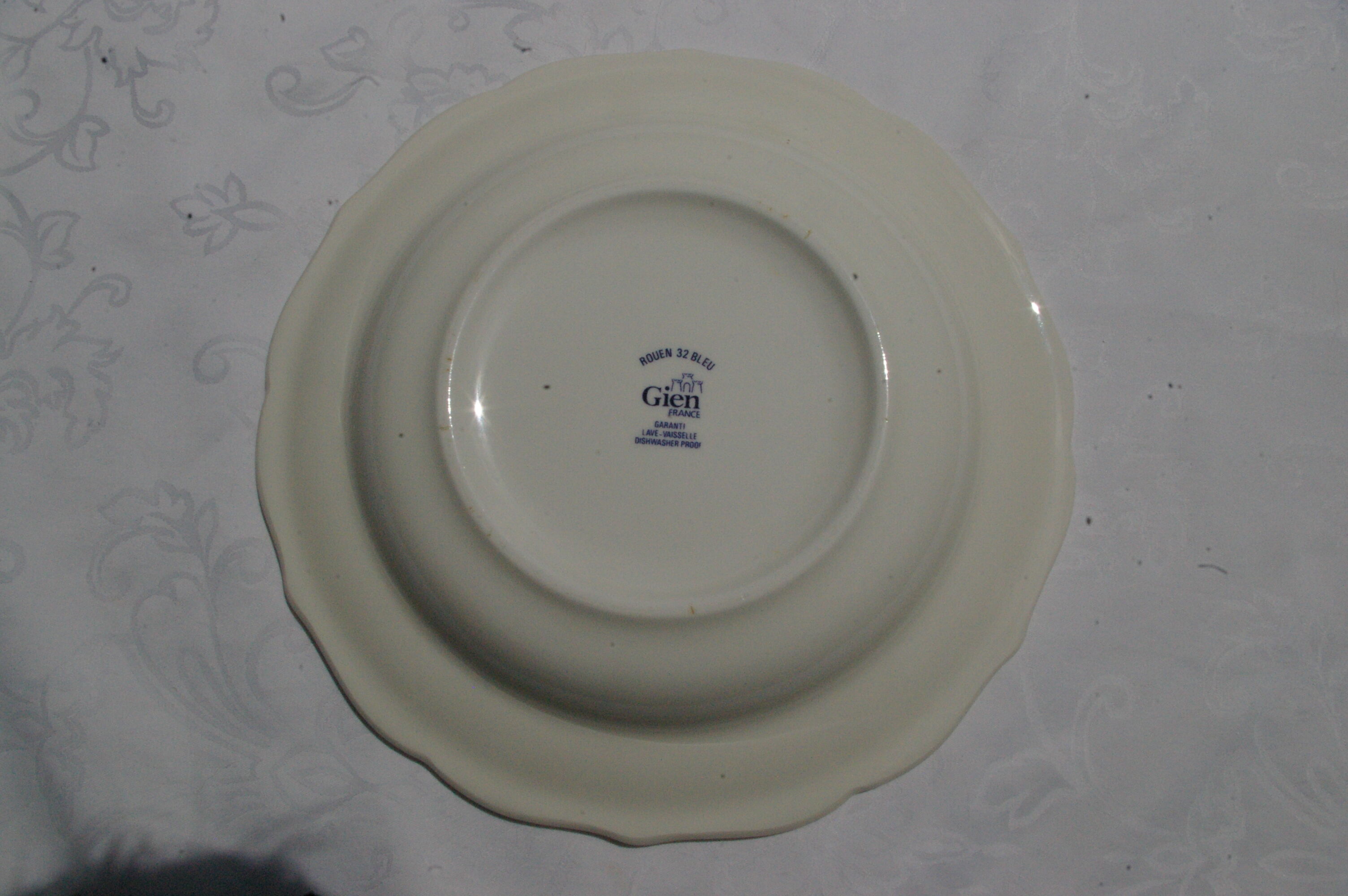Hollow round dish in Gien faience diam 28cm Model Rouen 32 Camaïeu Blue