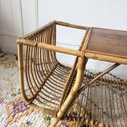 Table basse porte revues en rotin vintage