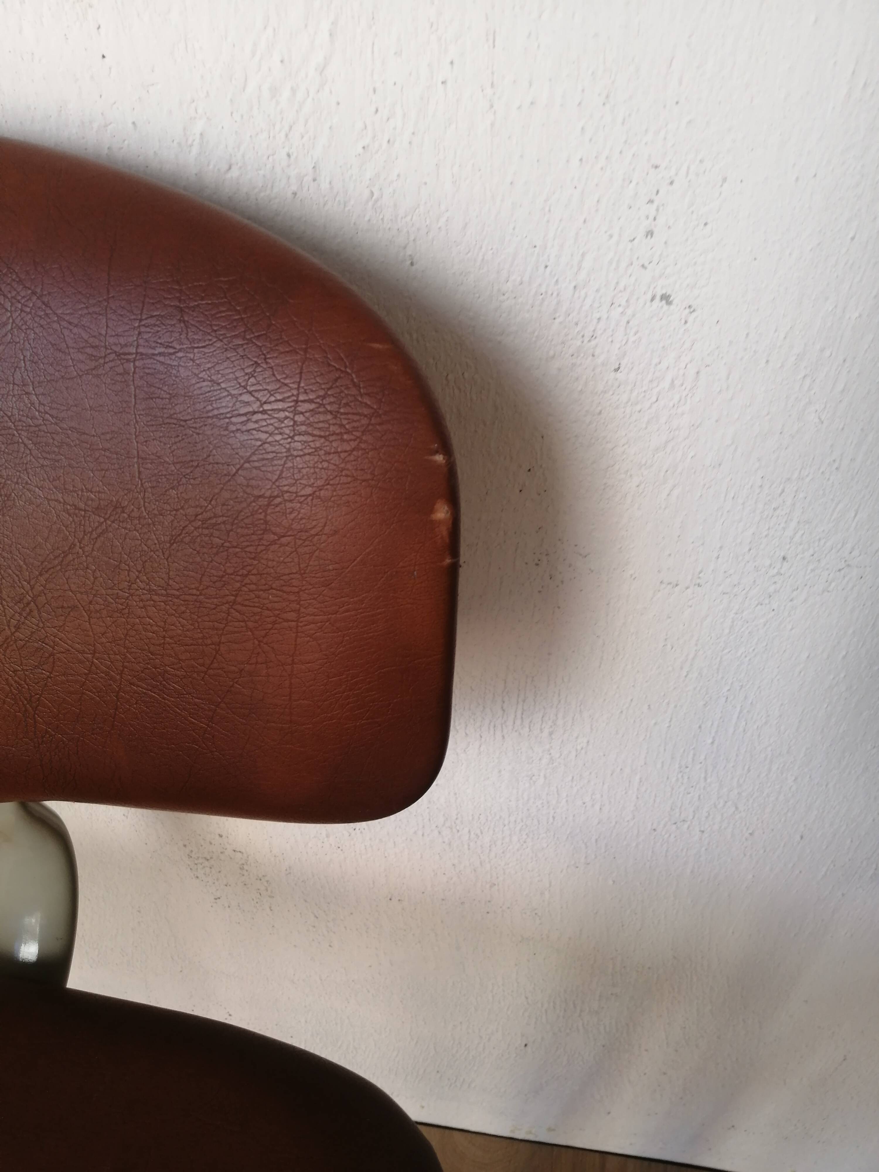 Set of 4 420-44 Strafor-Steelcase Vintage Chairs