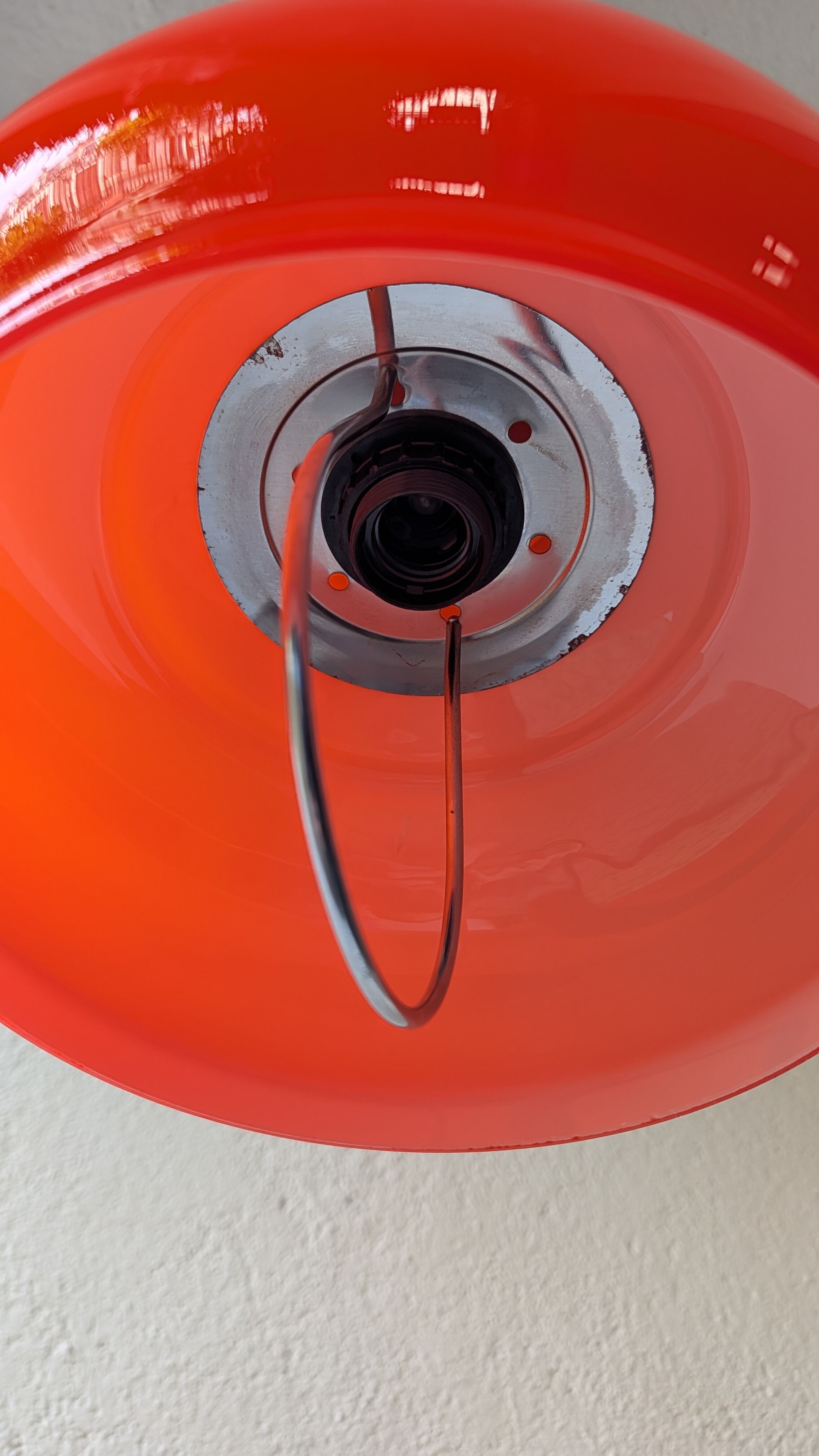 Suspension drop-and-rise in orange opaline from the 1970s.