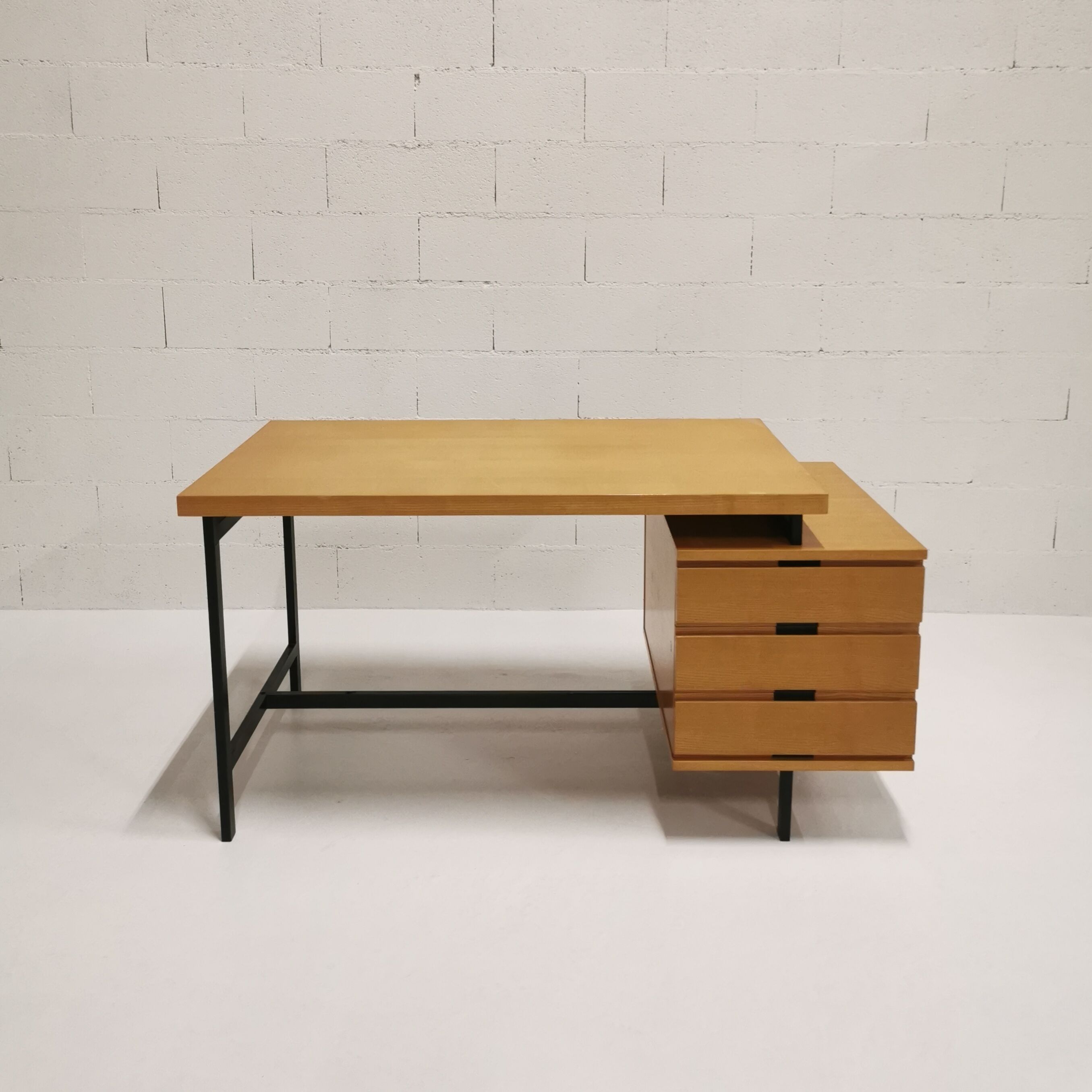 Bureau de Pierre Guariche Les Huchers Minvielle 1960