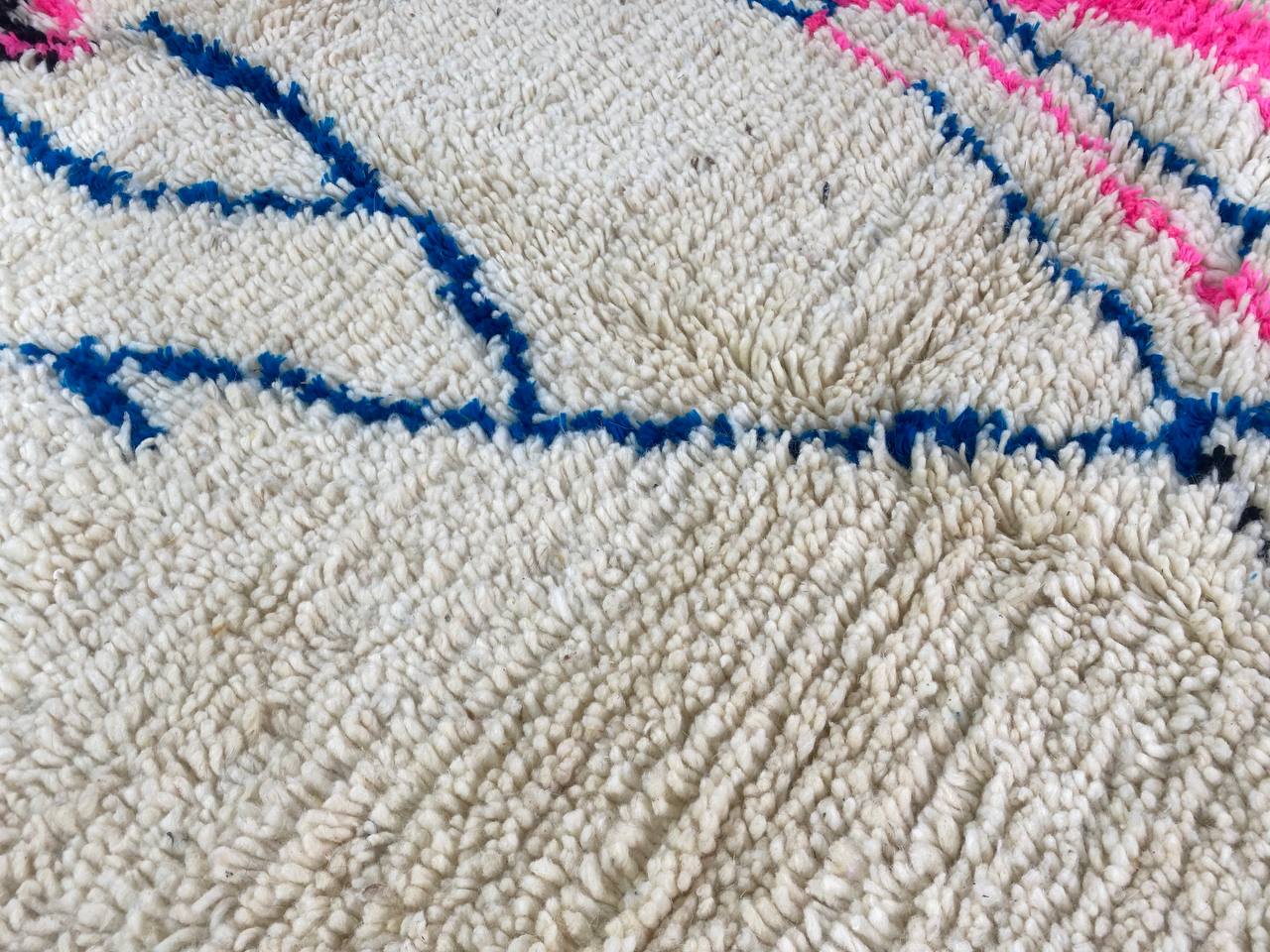 Handcrafted Moroccan Berber rug 200 x 285 CM