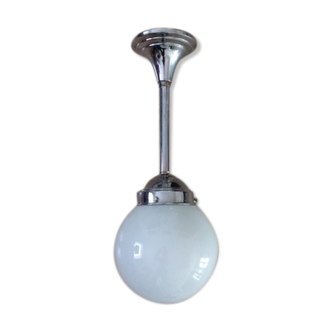 Plafonnier métal chromé verre opalin Art déco