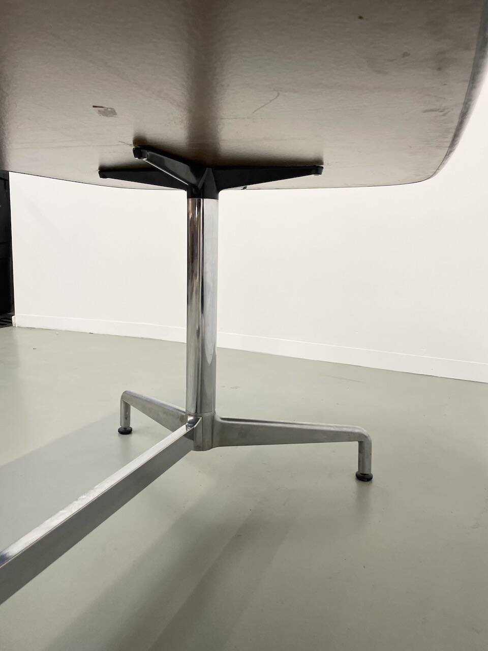 Giancarlo Piretti conference table