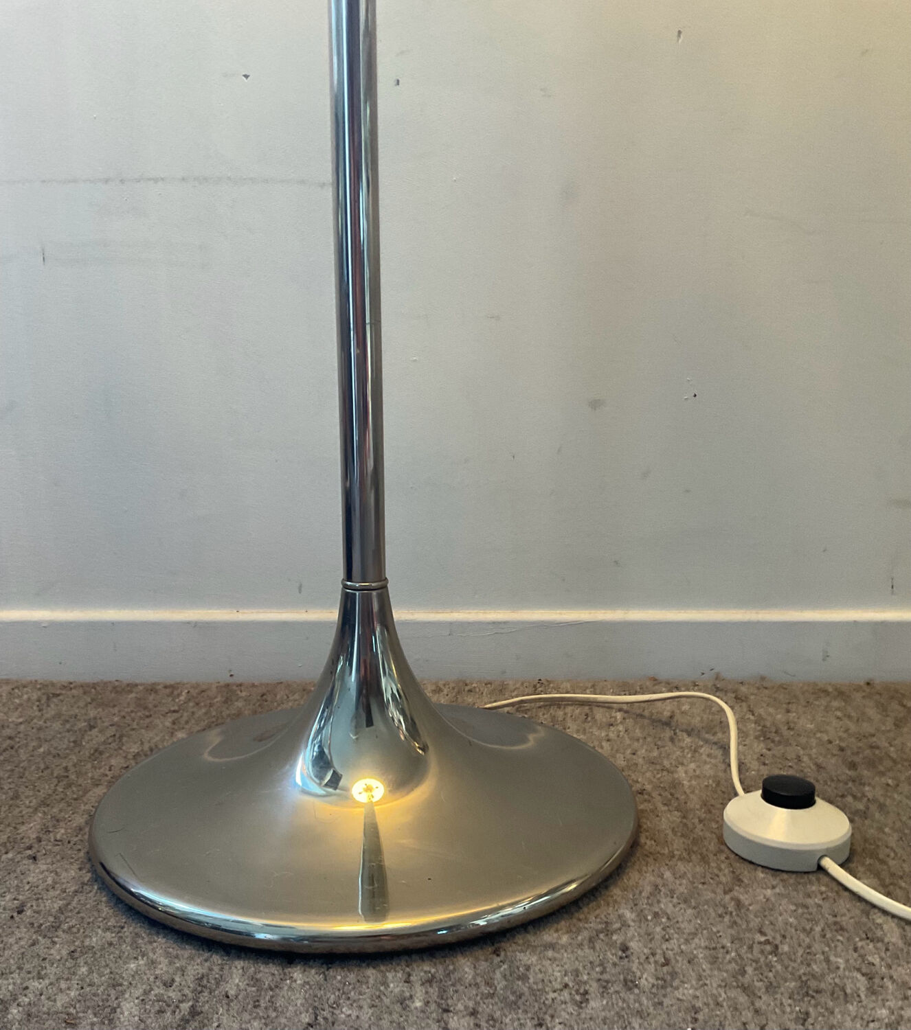 Lampadaire par Harvey Guzzini des années 60-70