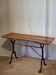 Table bistrot plateau brutaliste en noyer