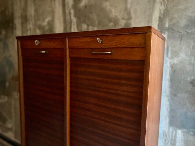 Double curtain filing cabinet