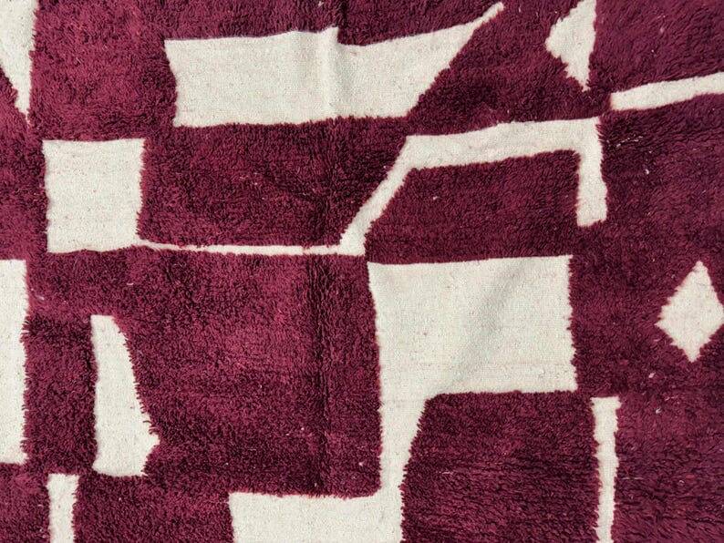 Pure Moroccan wool carpet in burgundy, size 200 x 300 cm.