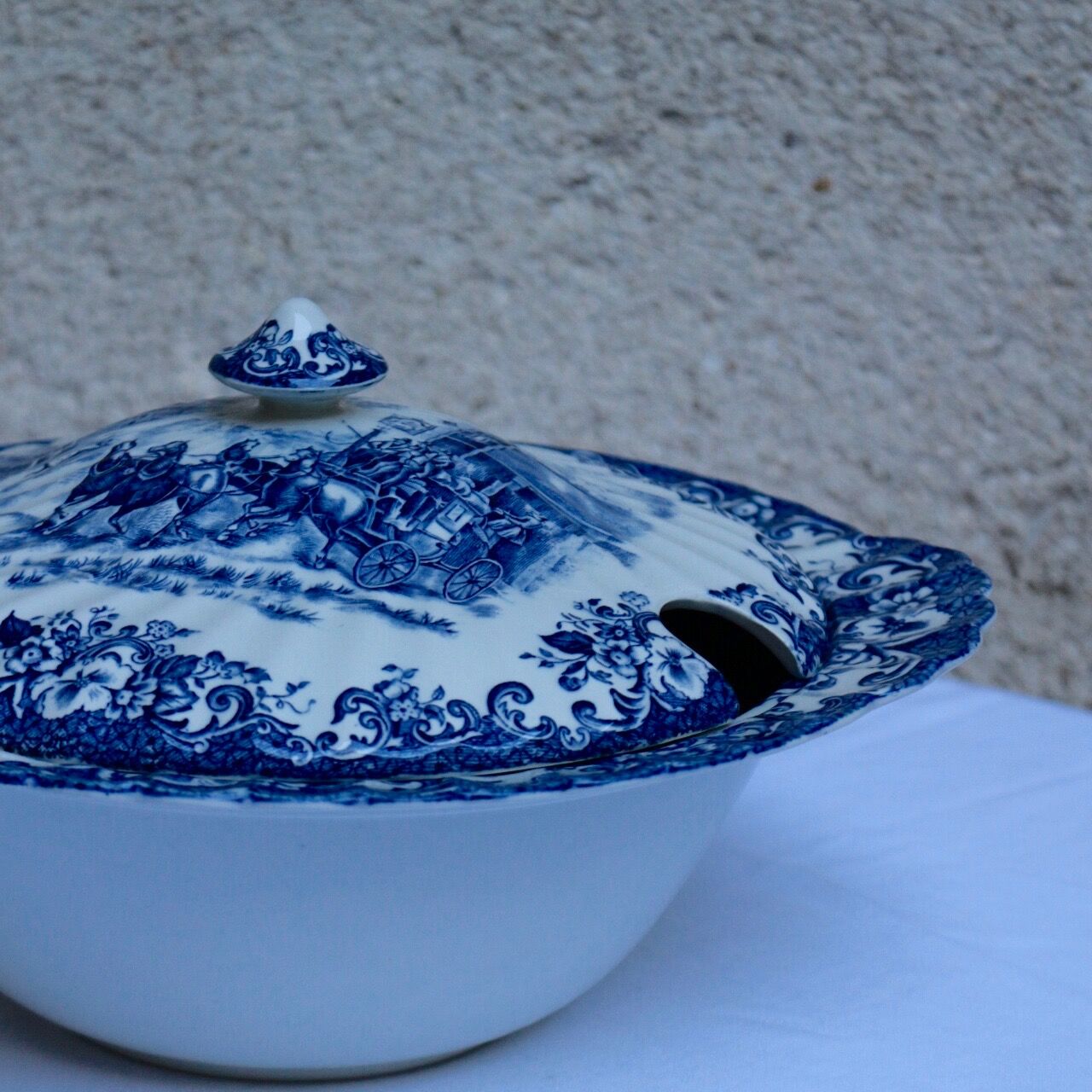 Jonhson Brothers Soup tureen