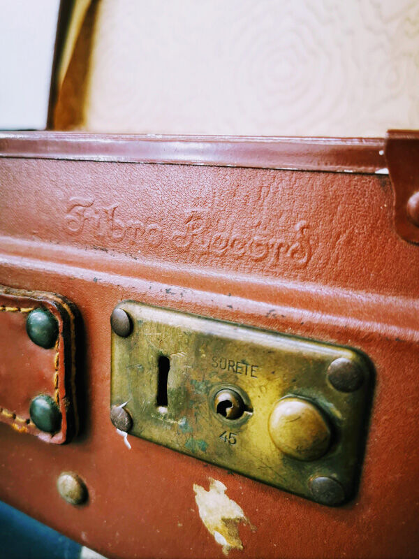 Vulcanized fiber case