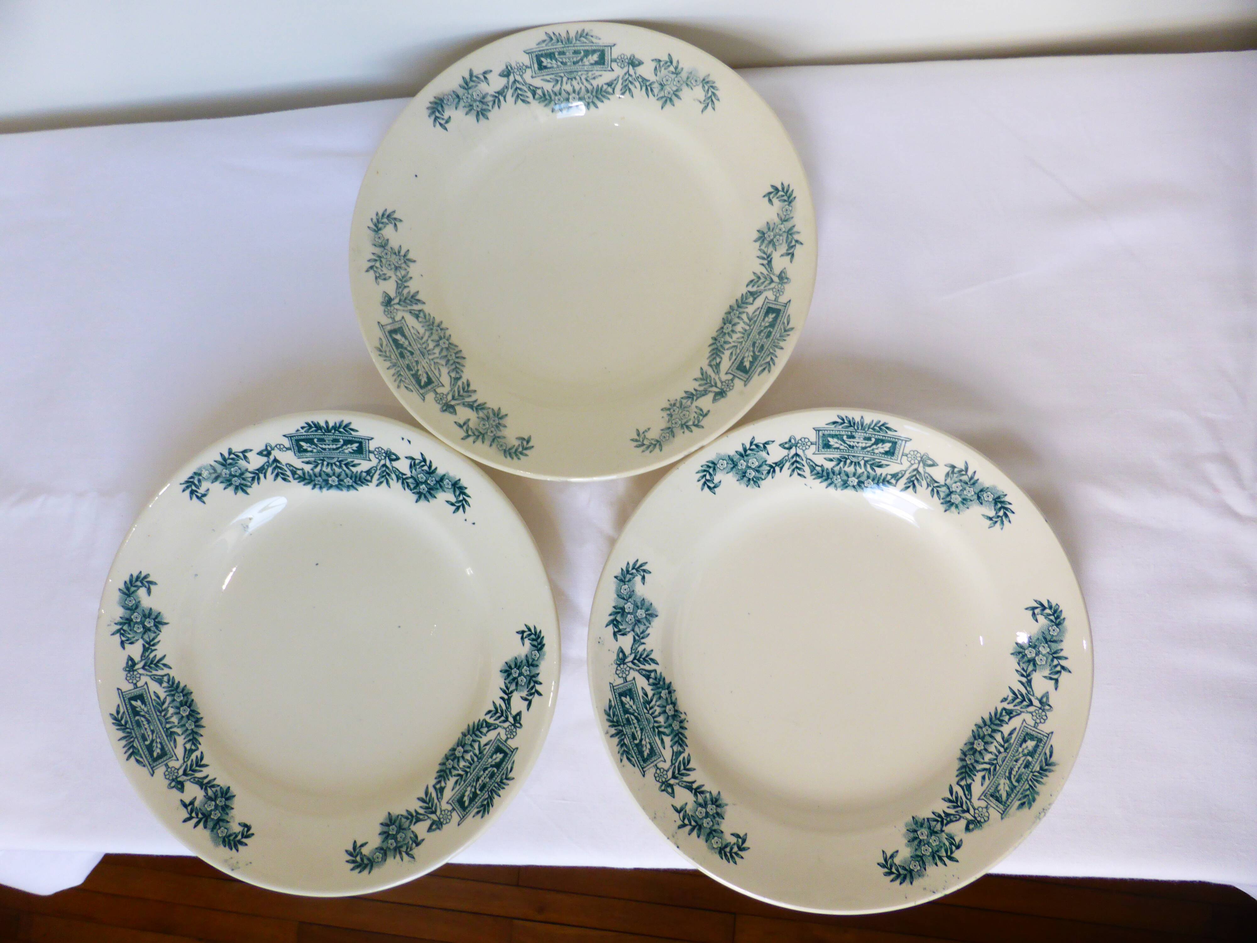 3 Longchamp Lutèce pattern dinner plates 220612
