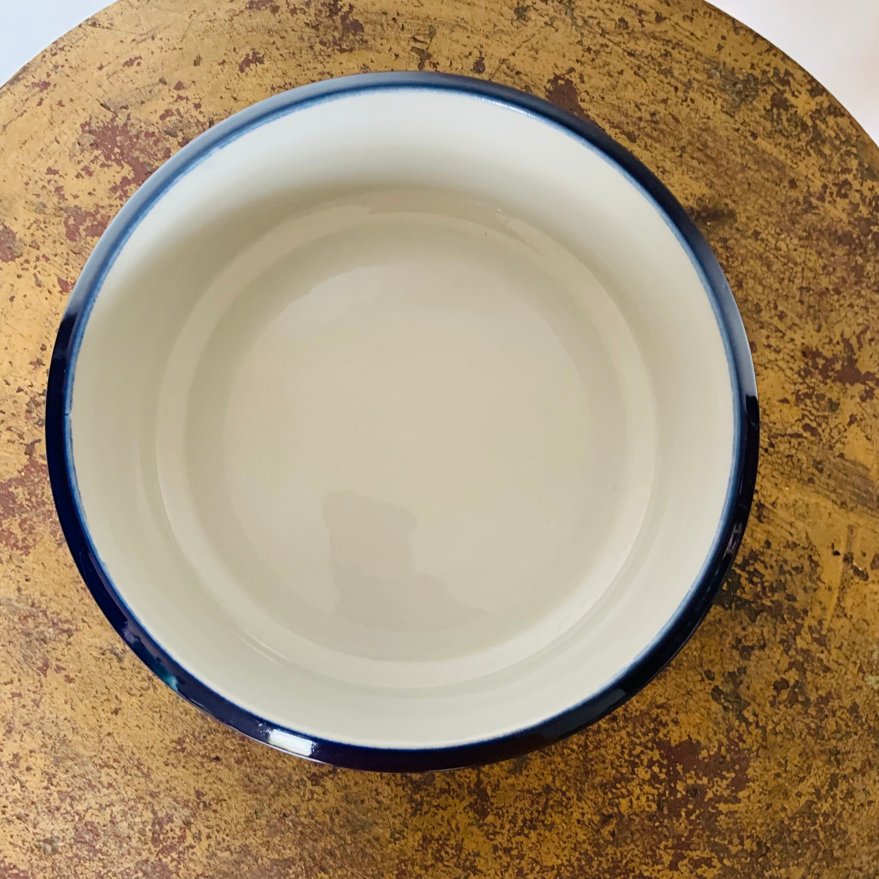 Bowl with lid, Saara model, by Anya Jaatinen Winqvist for Arabia