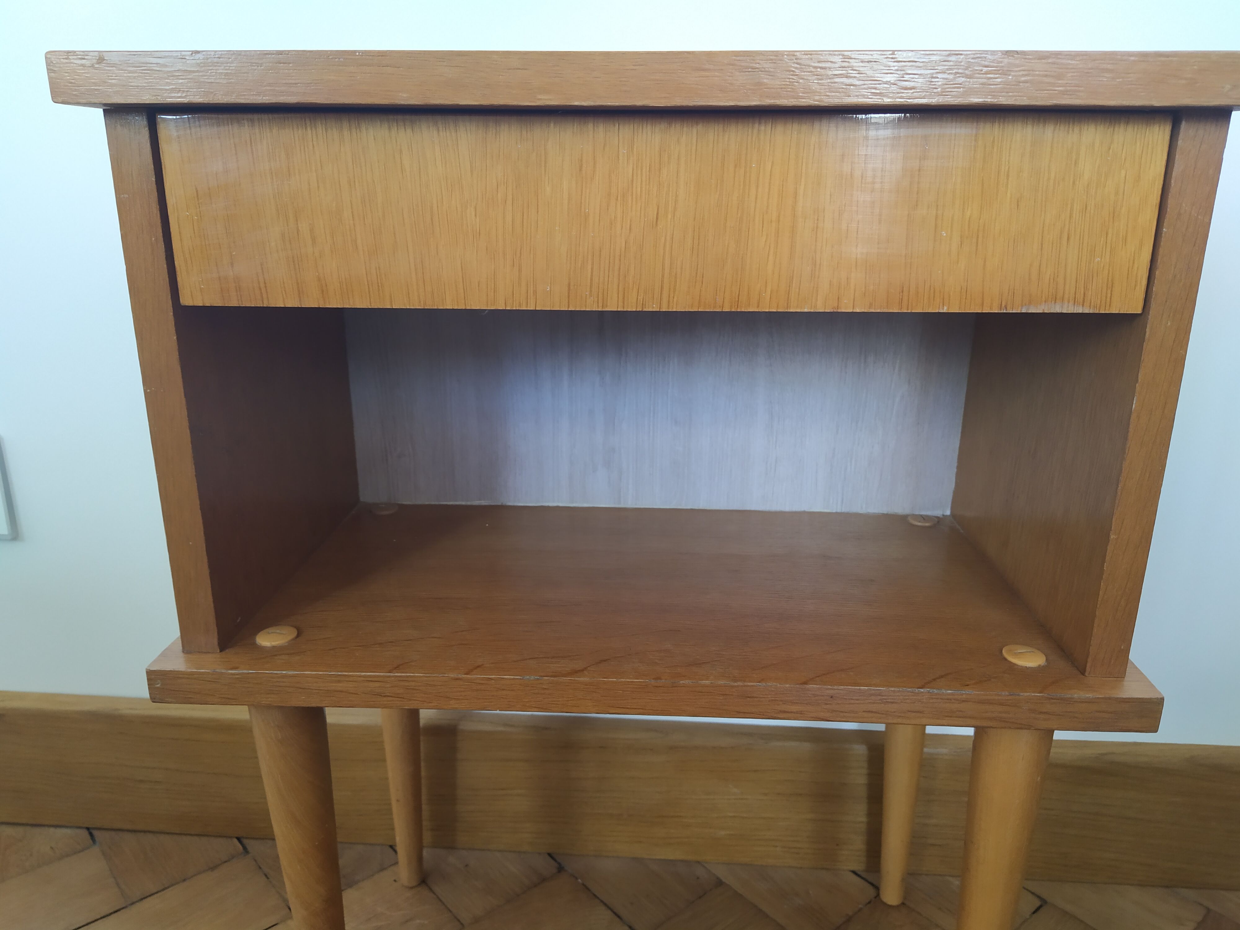 Bedside table feet pencils