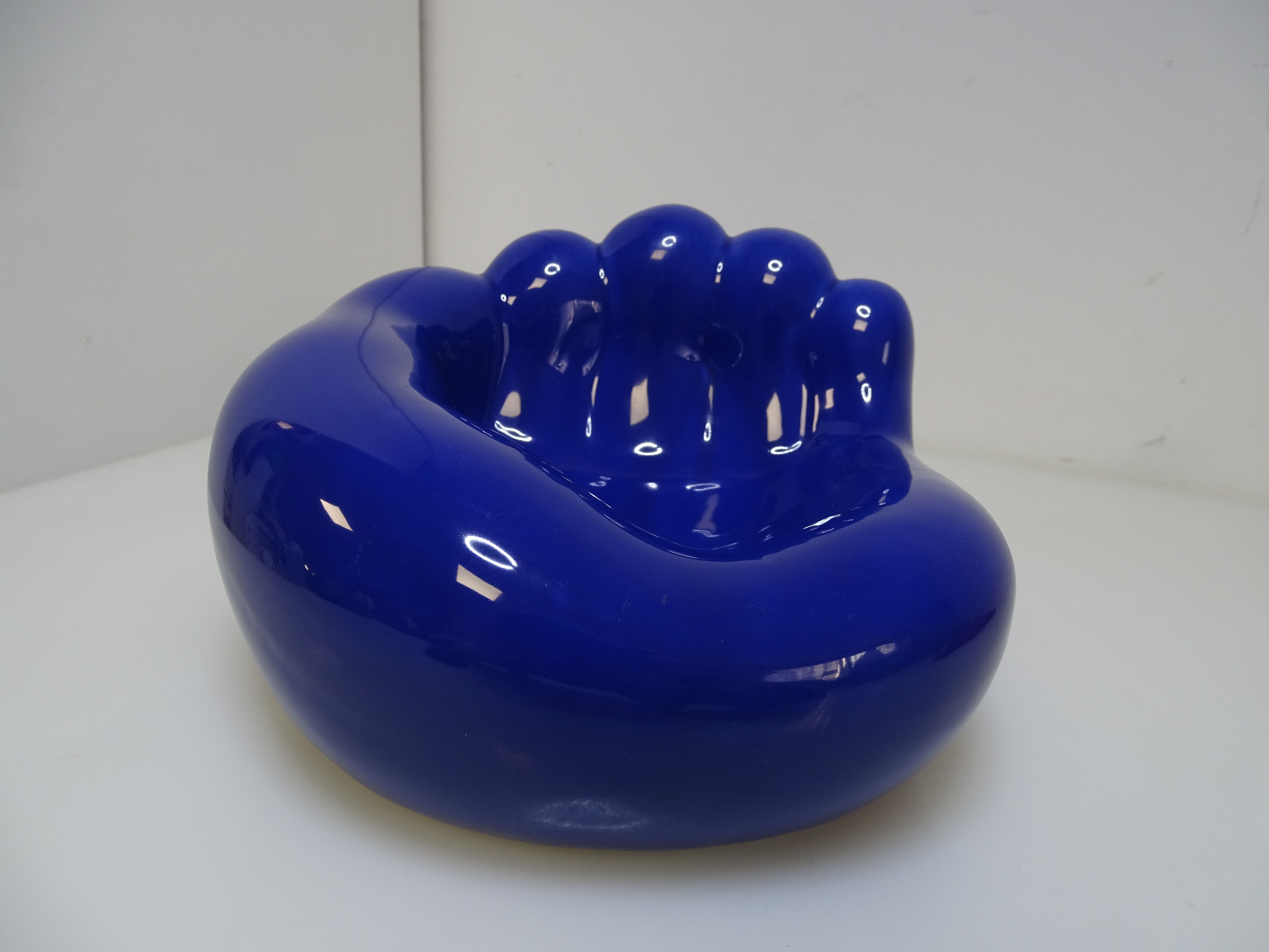 Hand empty vintage ceramic pocket