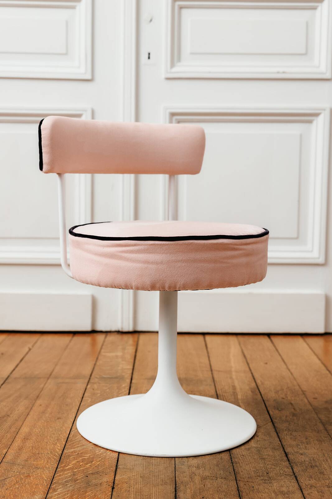 Set of tulip stools and chairs, 1960