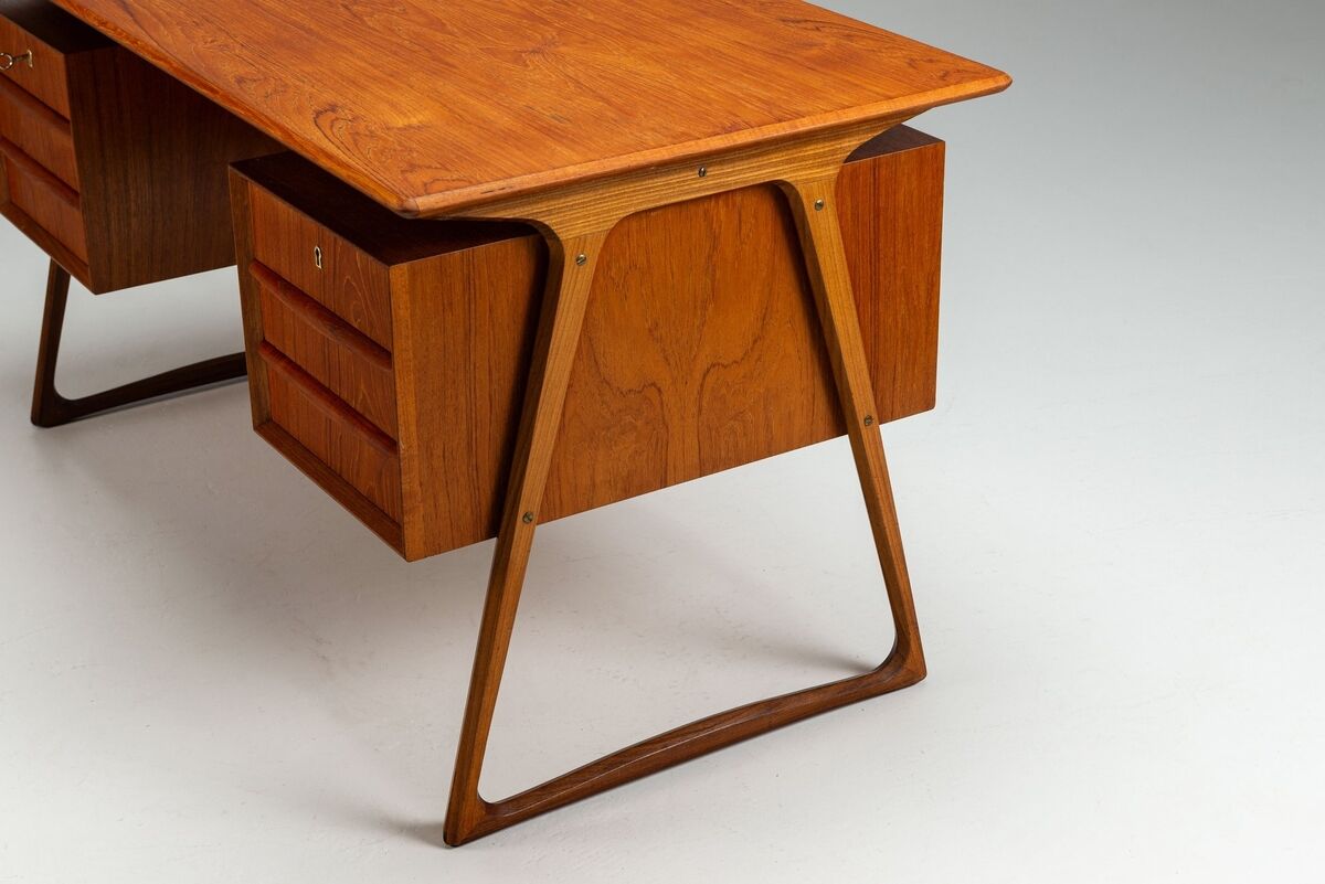 Svend Age Madsen freestanding desk in teak H.P. Hansen Denmark 1960