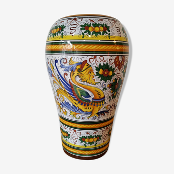 Vase in Italian majolica