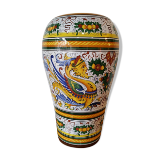 Vase in Italian majolica