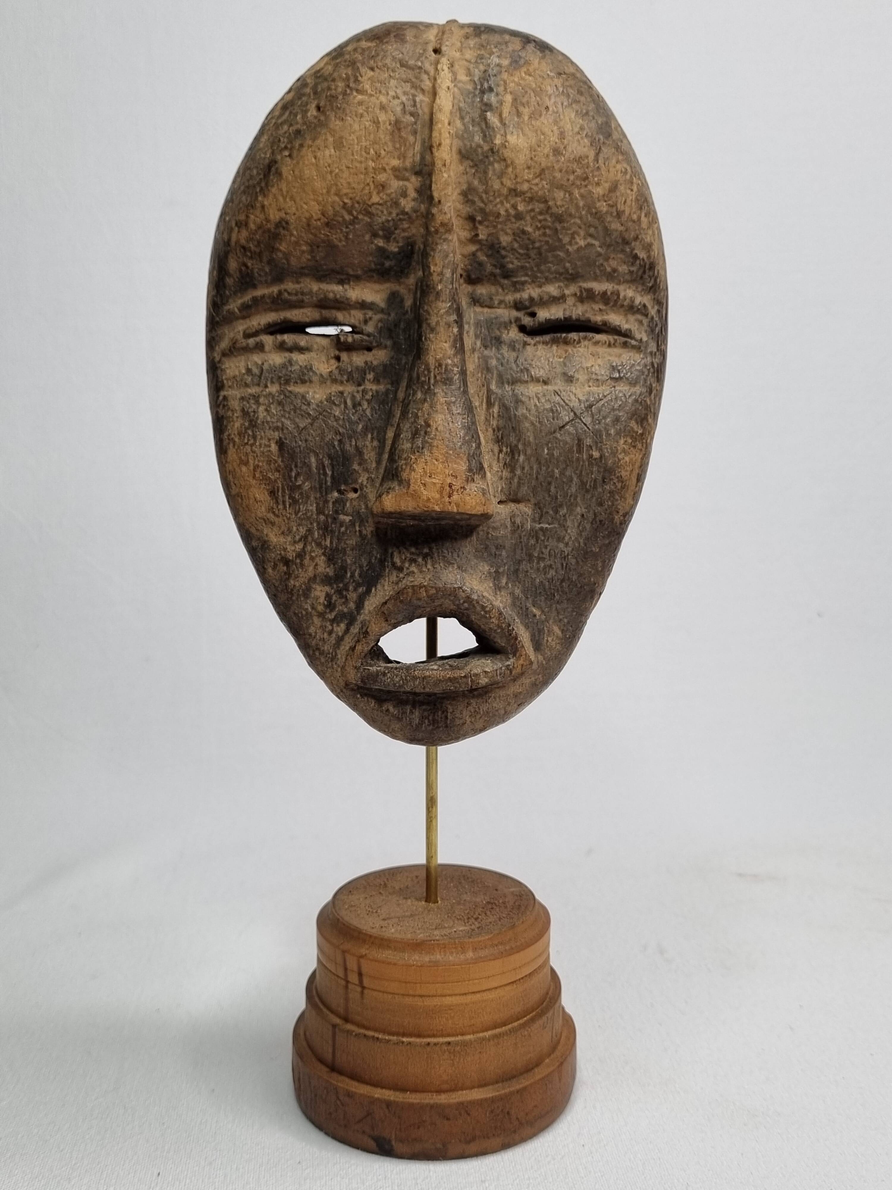 Antique Dan passport mask in carved wood 15 cm, with stand