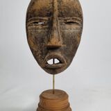 Masque passeport Dan ancien en bois sculpté 15 cm, avec support
