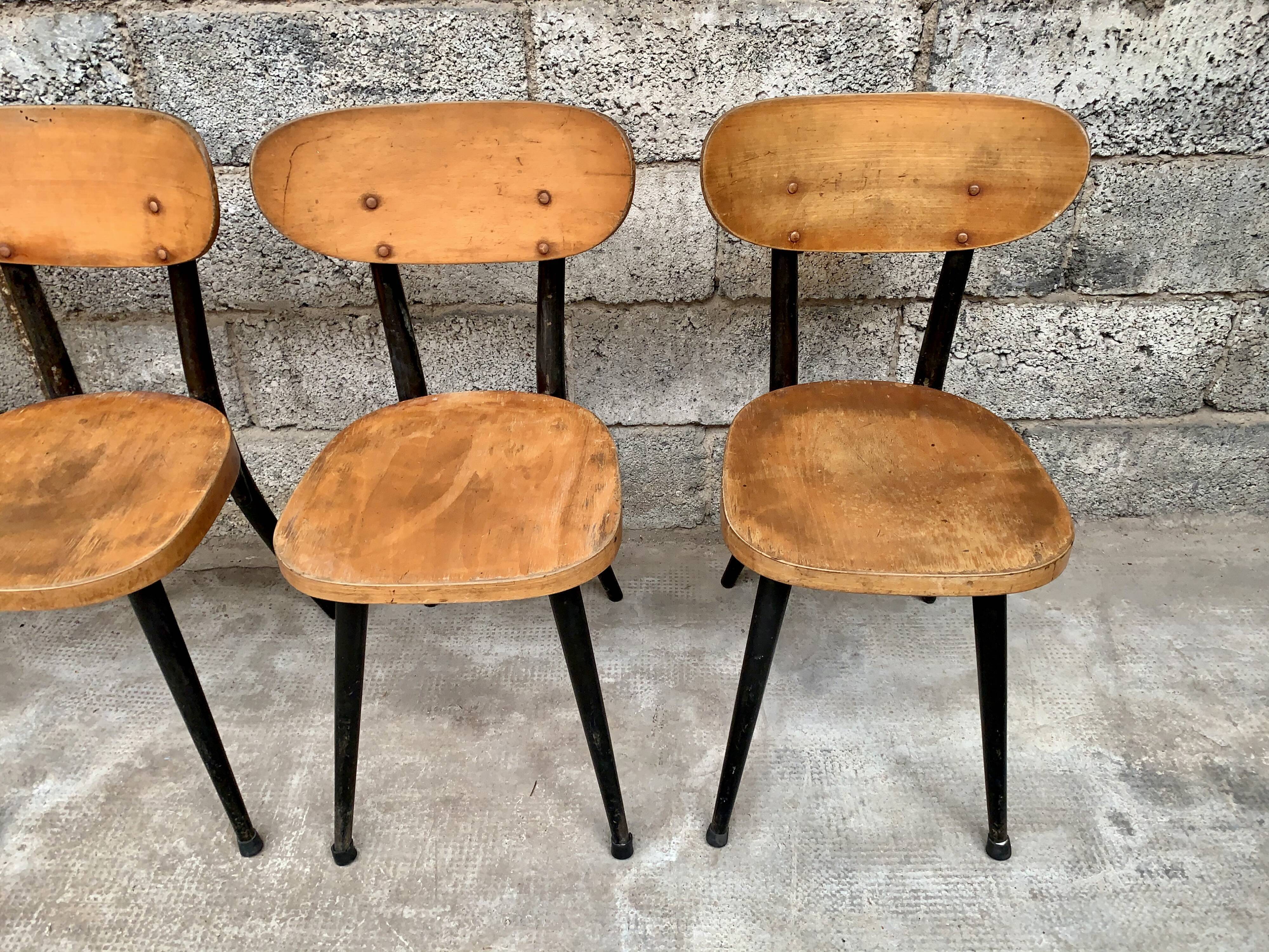 Série de 6 chaises bistrot estampillées Baumann