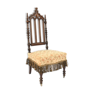 Chaise de nourrice de style gothique