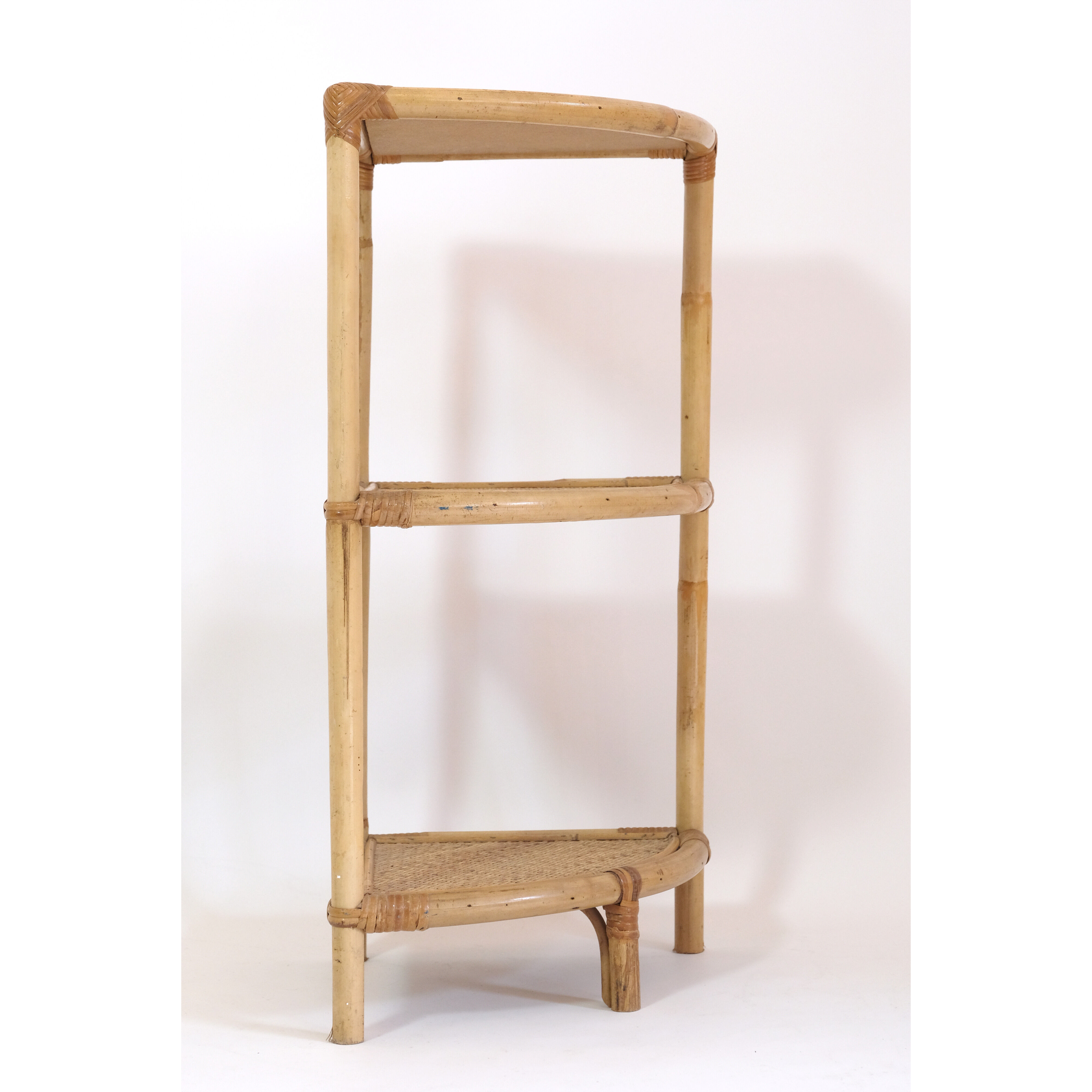 Rattan corner spreader from the 60/70