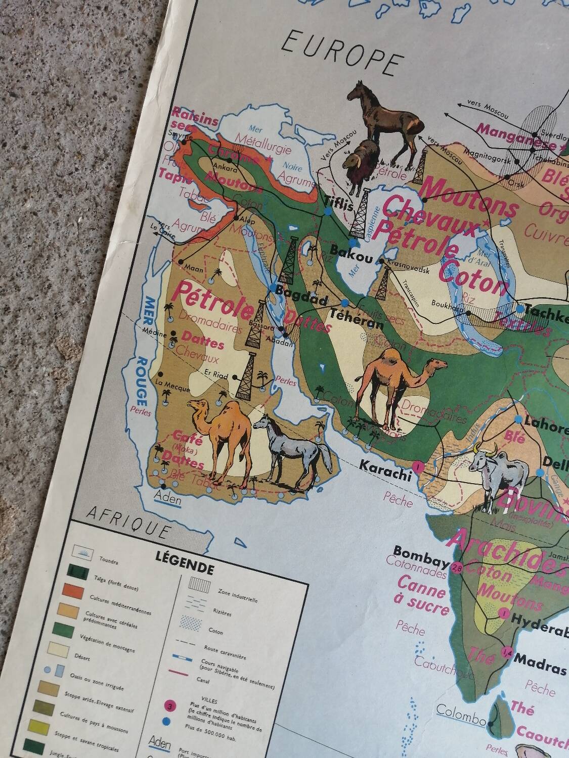 Vintage school map mdi North America-Asia.