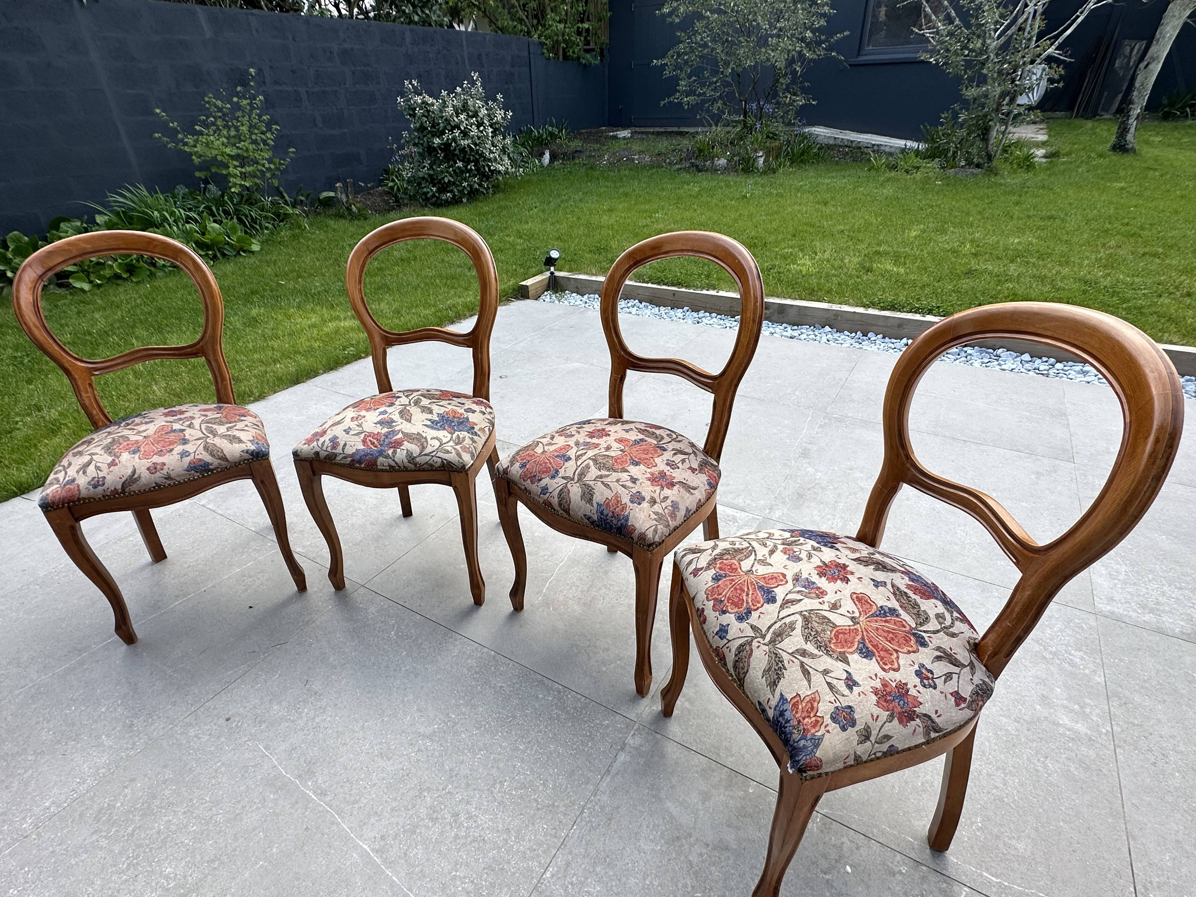 Quatre chaises tapissées