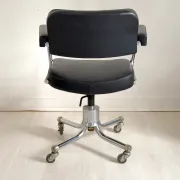 Chrome office chair with vintage faux leather from the 1960s.