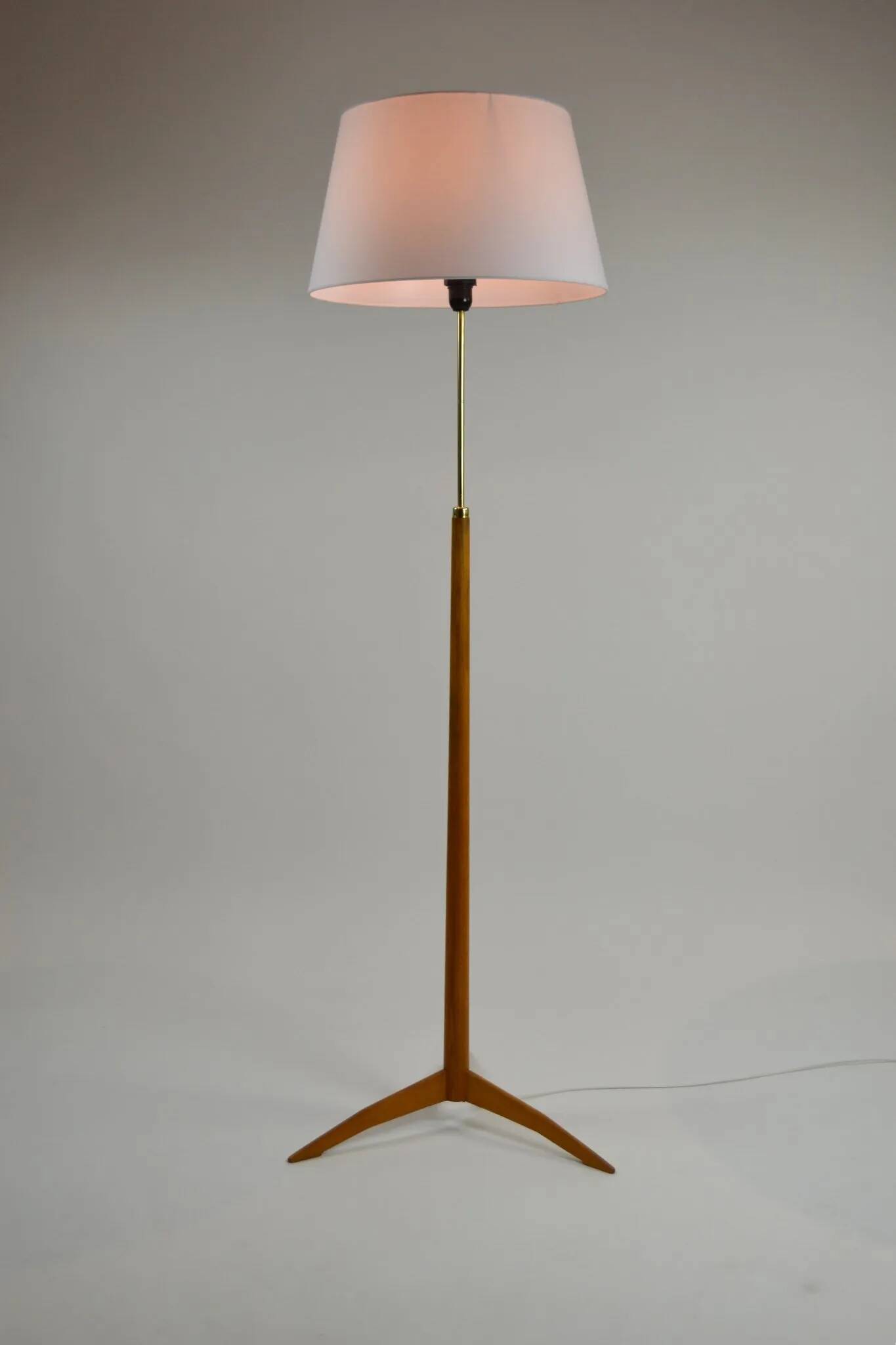 Oak and Brass Floor Lamp Marked “GO 12 WDH”, Sweden, 1950s