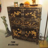 Meuble avec decorations orientales