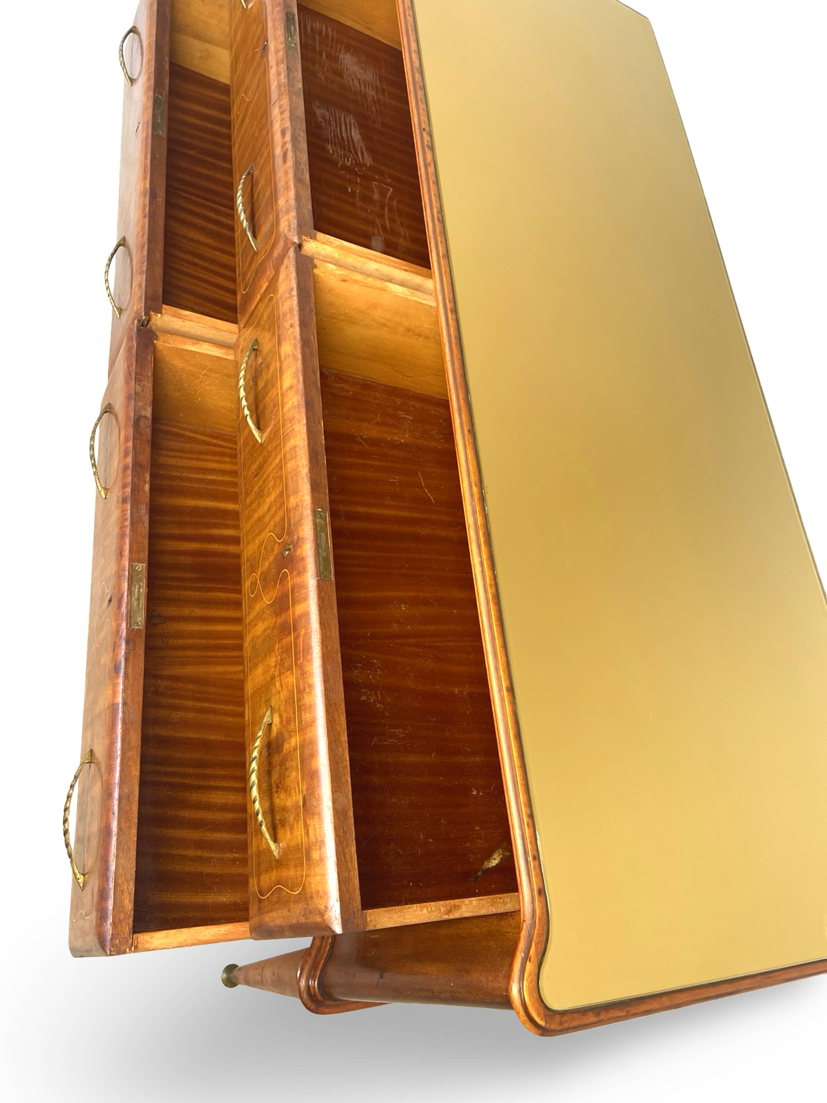 Une commode italienne vintage de style moderne du milieu du siècle