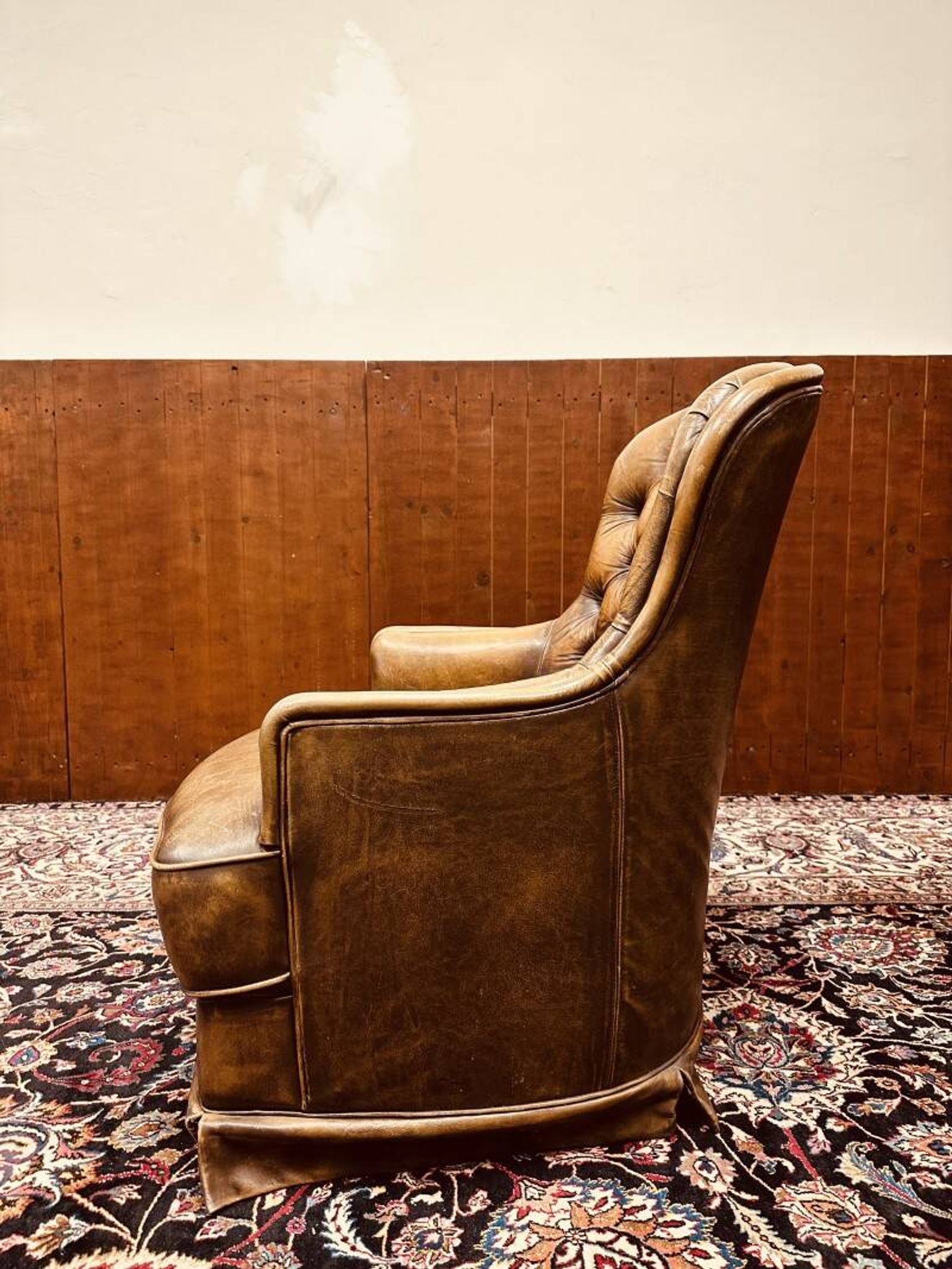 Fauteuil Chesterfield anglais en cuir marron