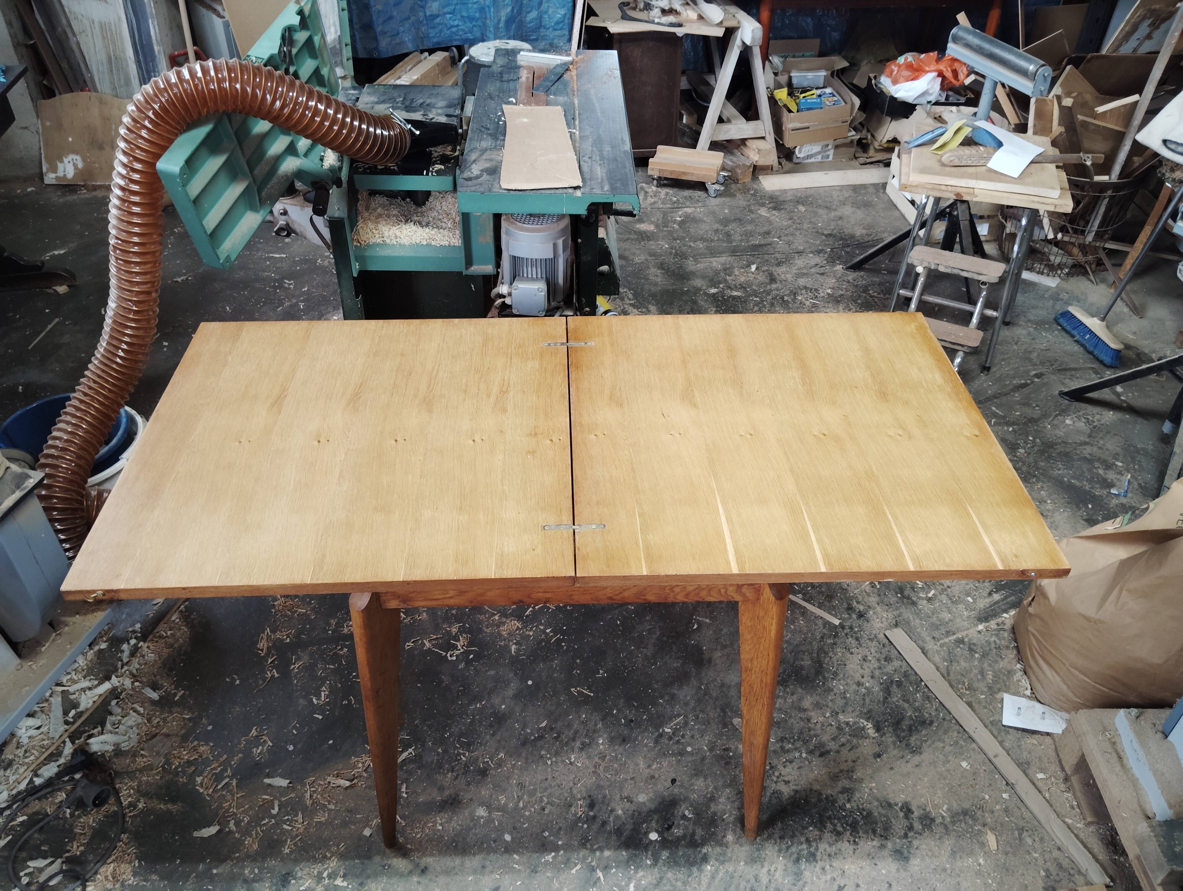 Scandinavian portfolio table