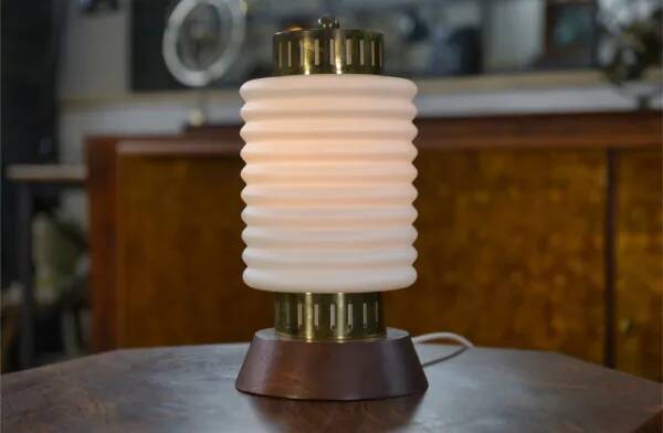 Lampe à poser scandinave avec opaline 1960’s