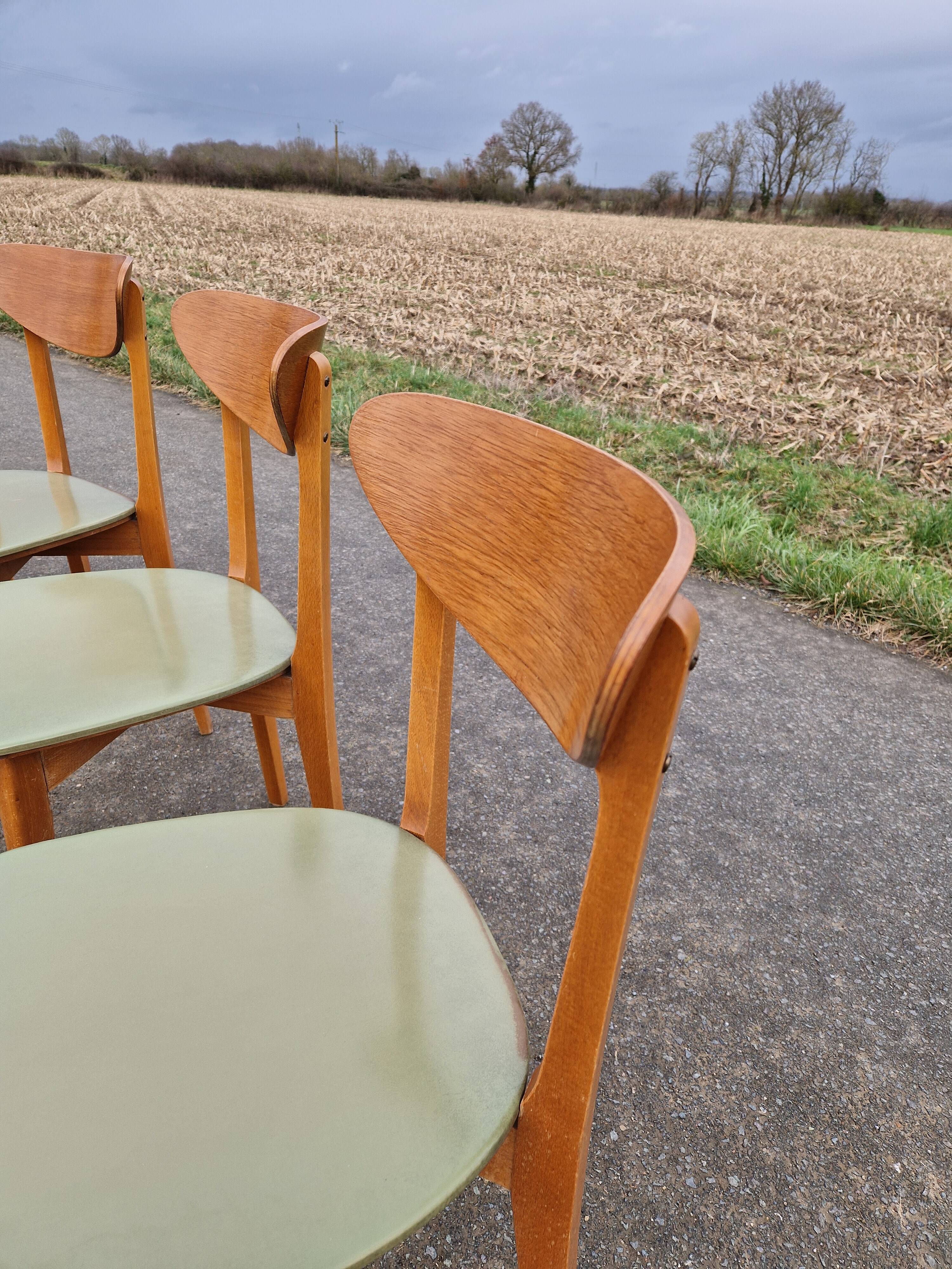 Set of 5 vintage Scandinavian style chairs