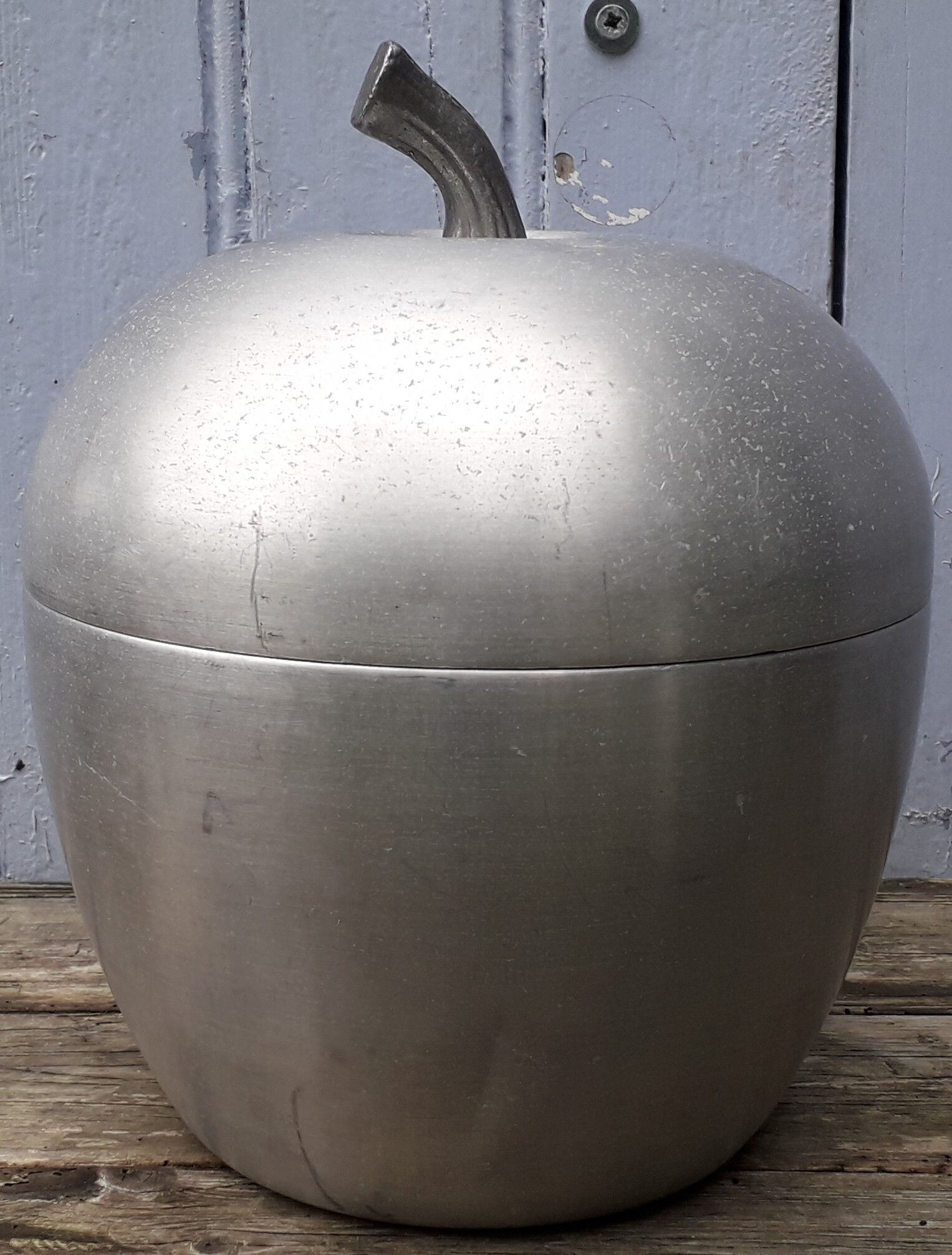 Aluminum apple ice bucket