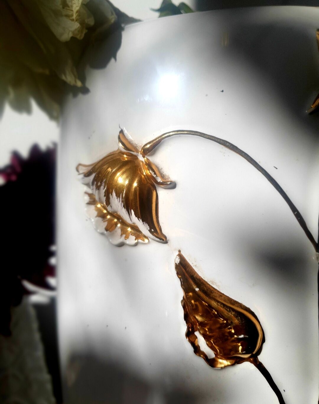 Italian vase signed white and gold