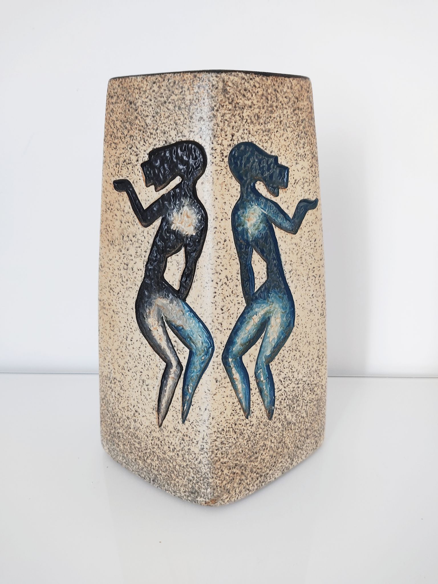 Vase céramique africain décor femme