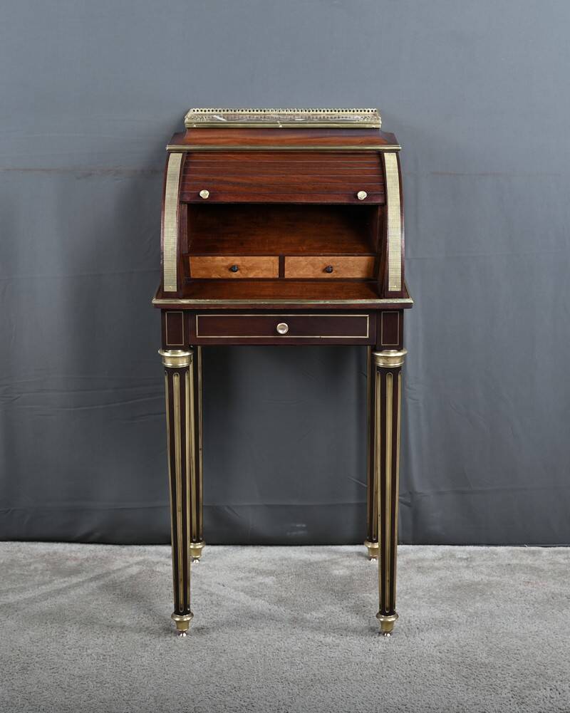 Small mahogany living room furniture, Louis XVI style – 2nd half of the 19th century.