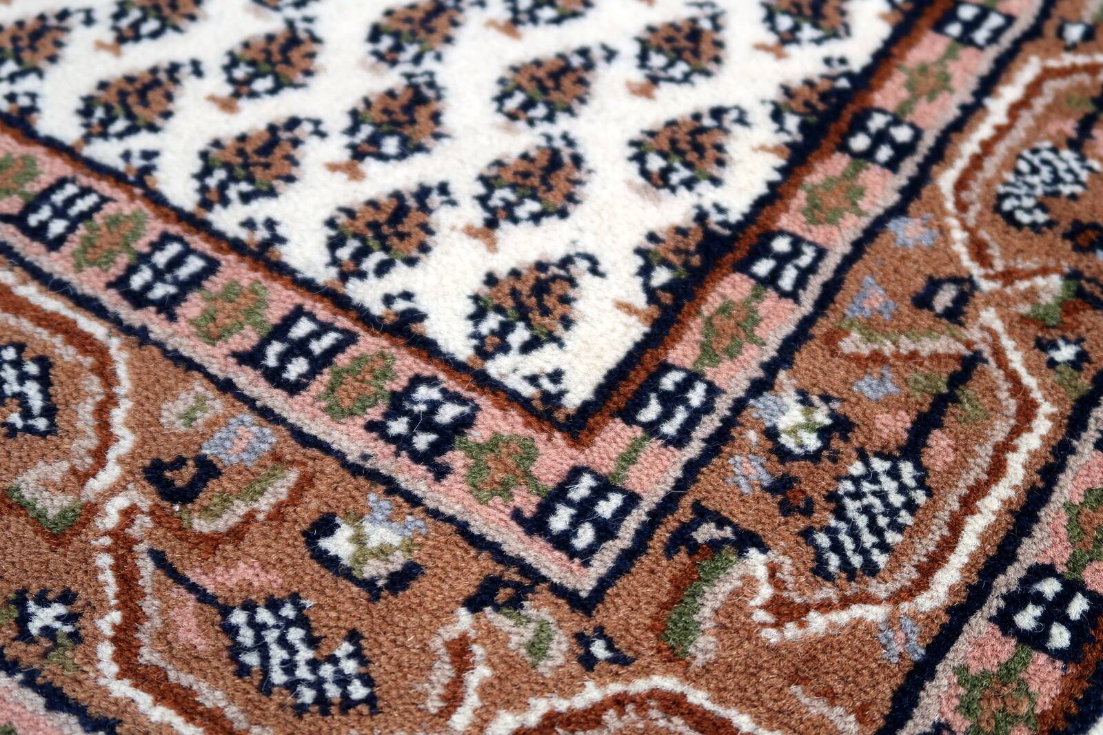 Tapis vintage indien Seraband fait main en laine – 73 x 140 cm – 1970s