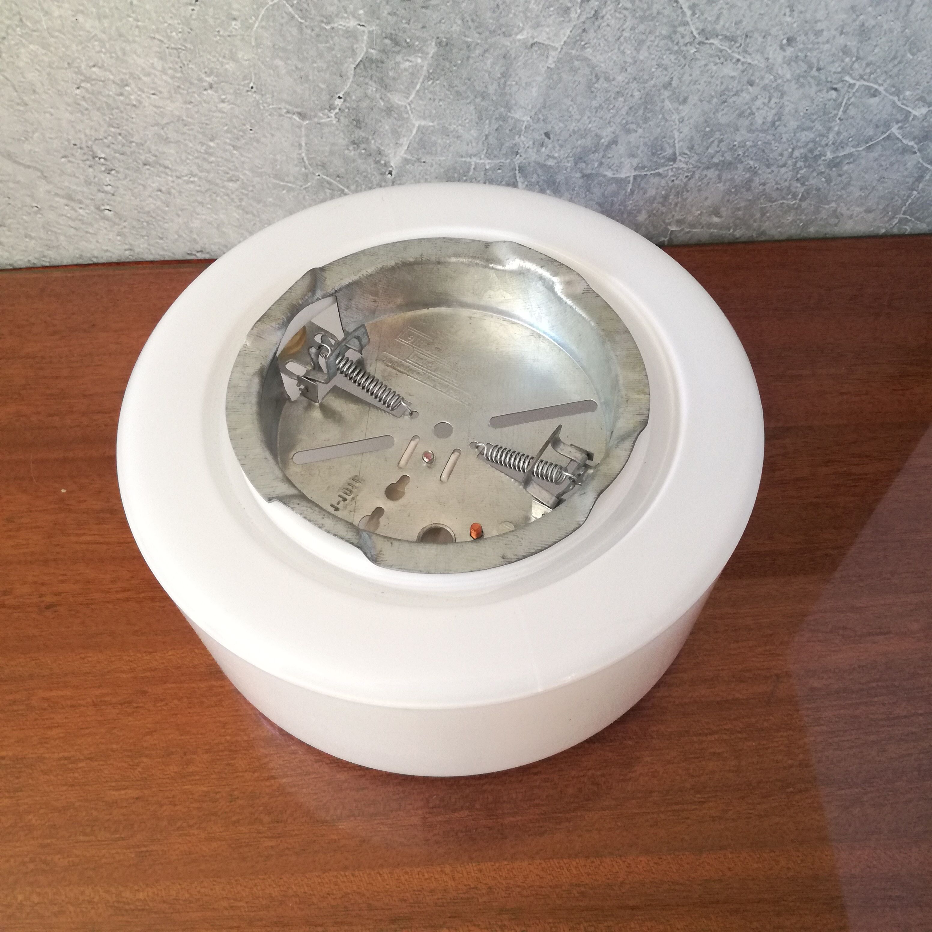 Applique galet Belmag en verre opalin Ø19